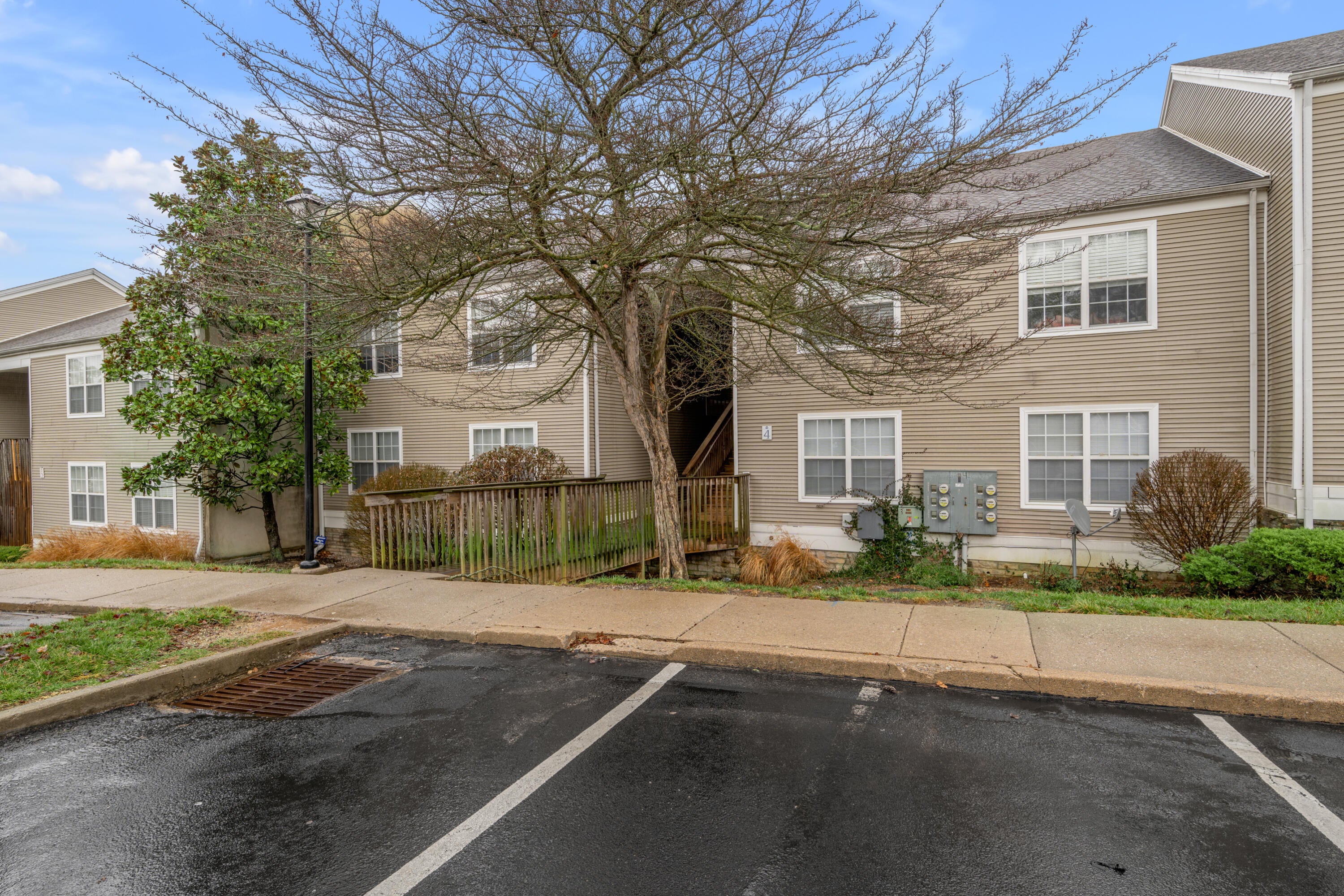 857 Malabu Drive 4002 — photo