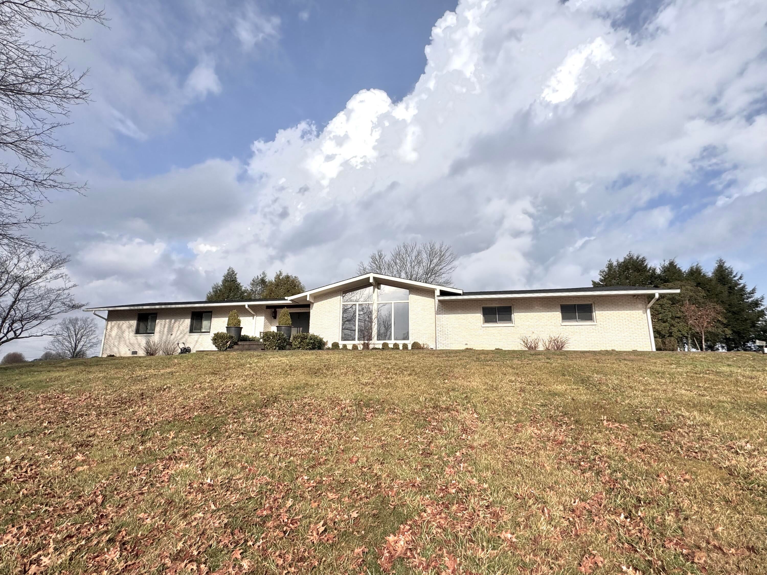 940 West Laurel Road — photo