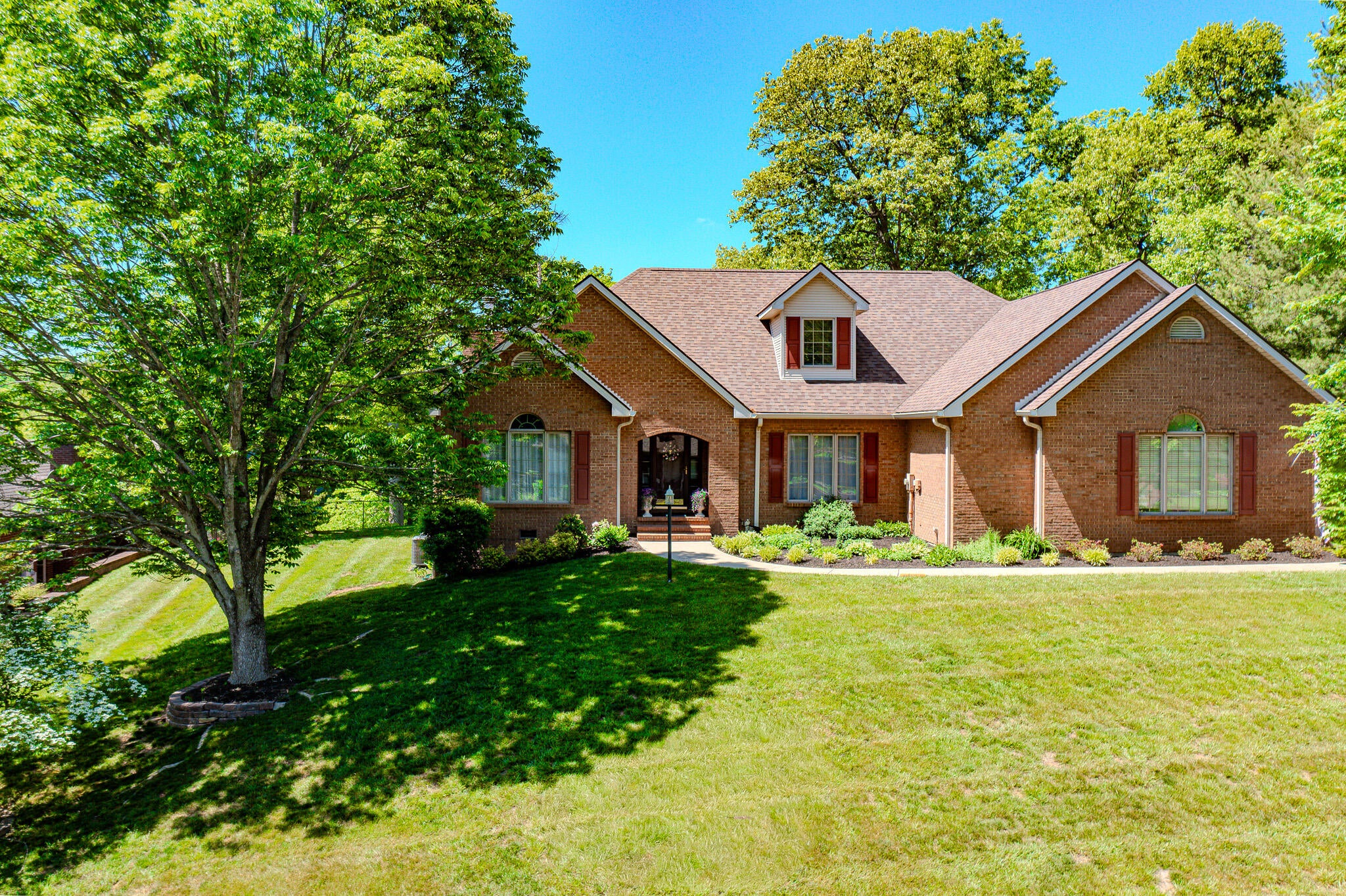 512 Water Cliff Drive — photo