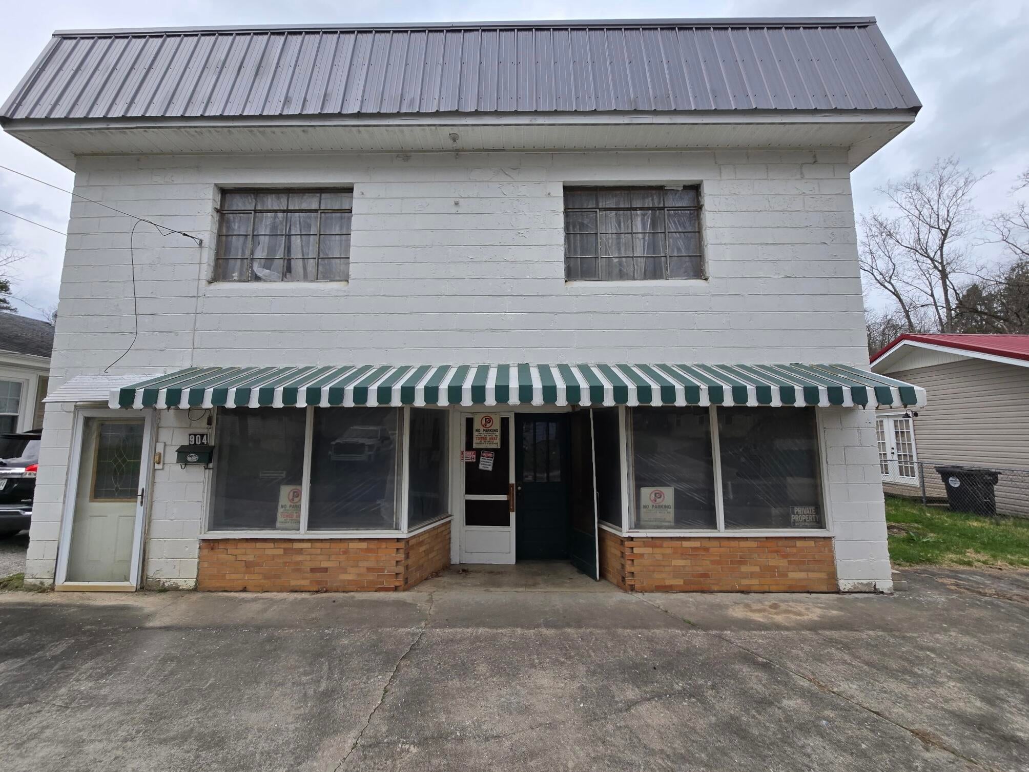 904 W 5th Street — photo