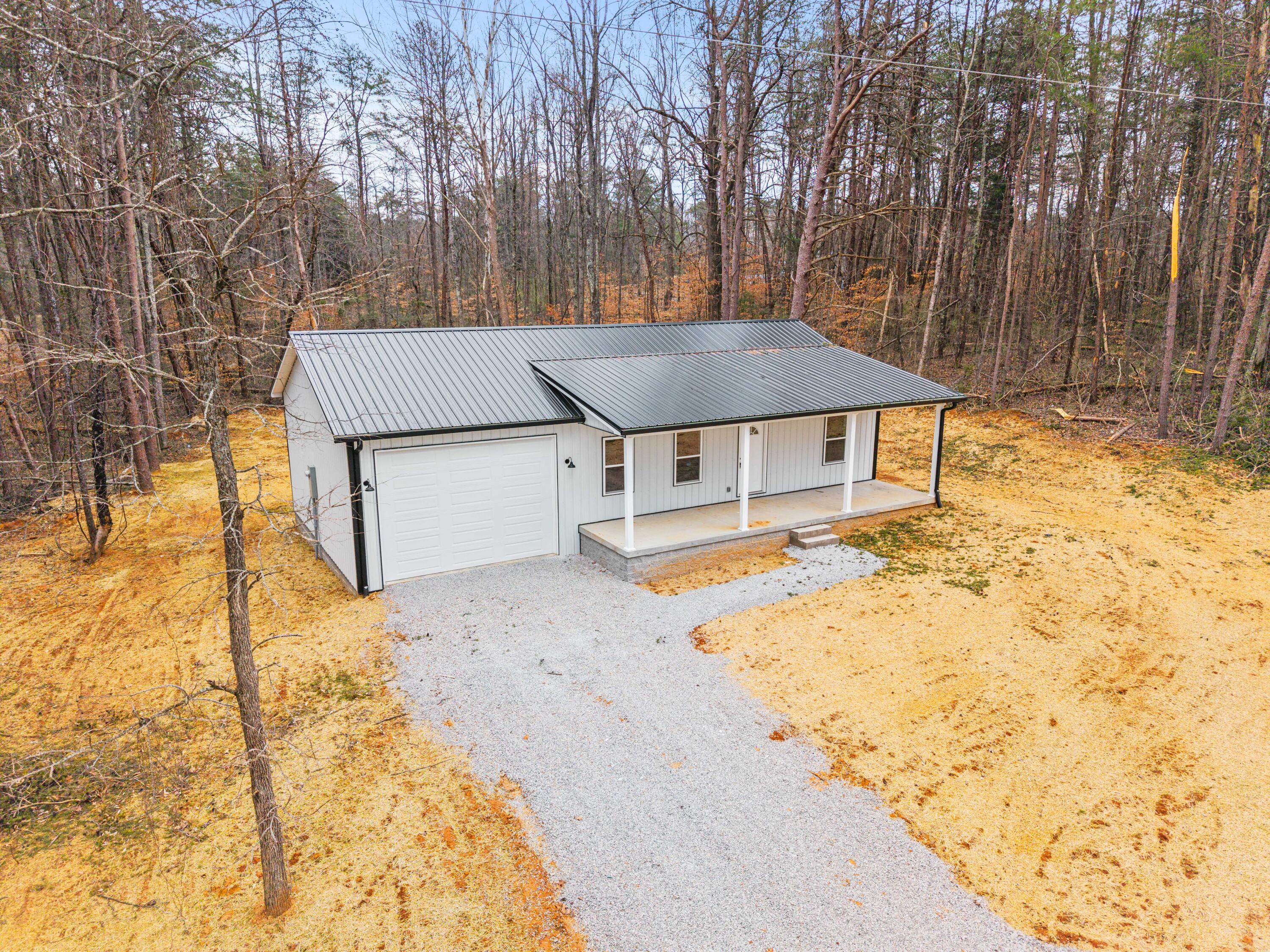 221 Pine Tree Circle Drive — photo