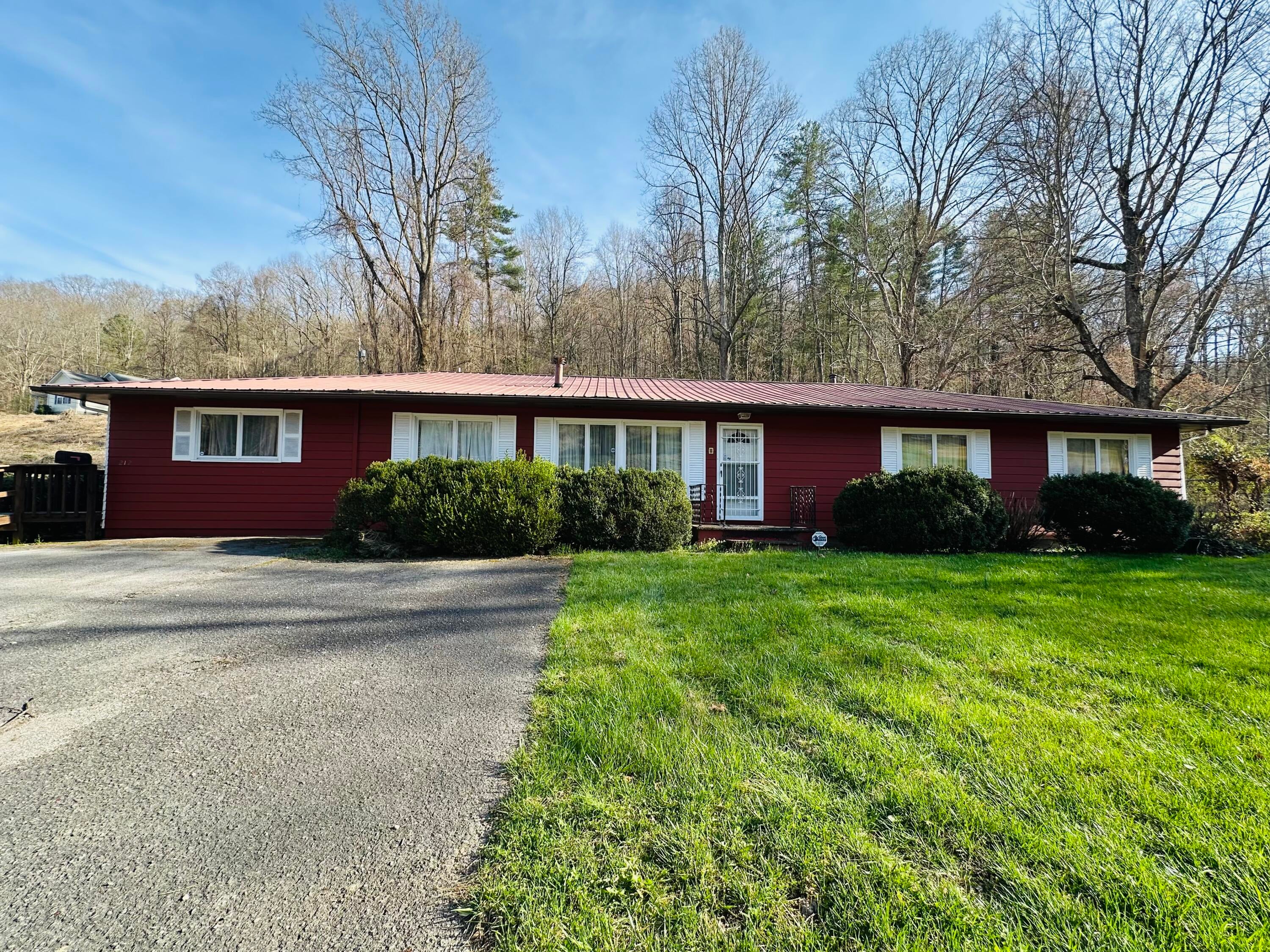 212 Town Branch Road — photo