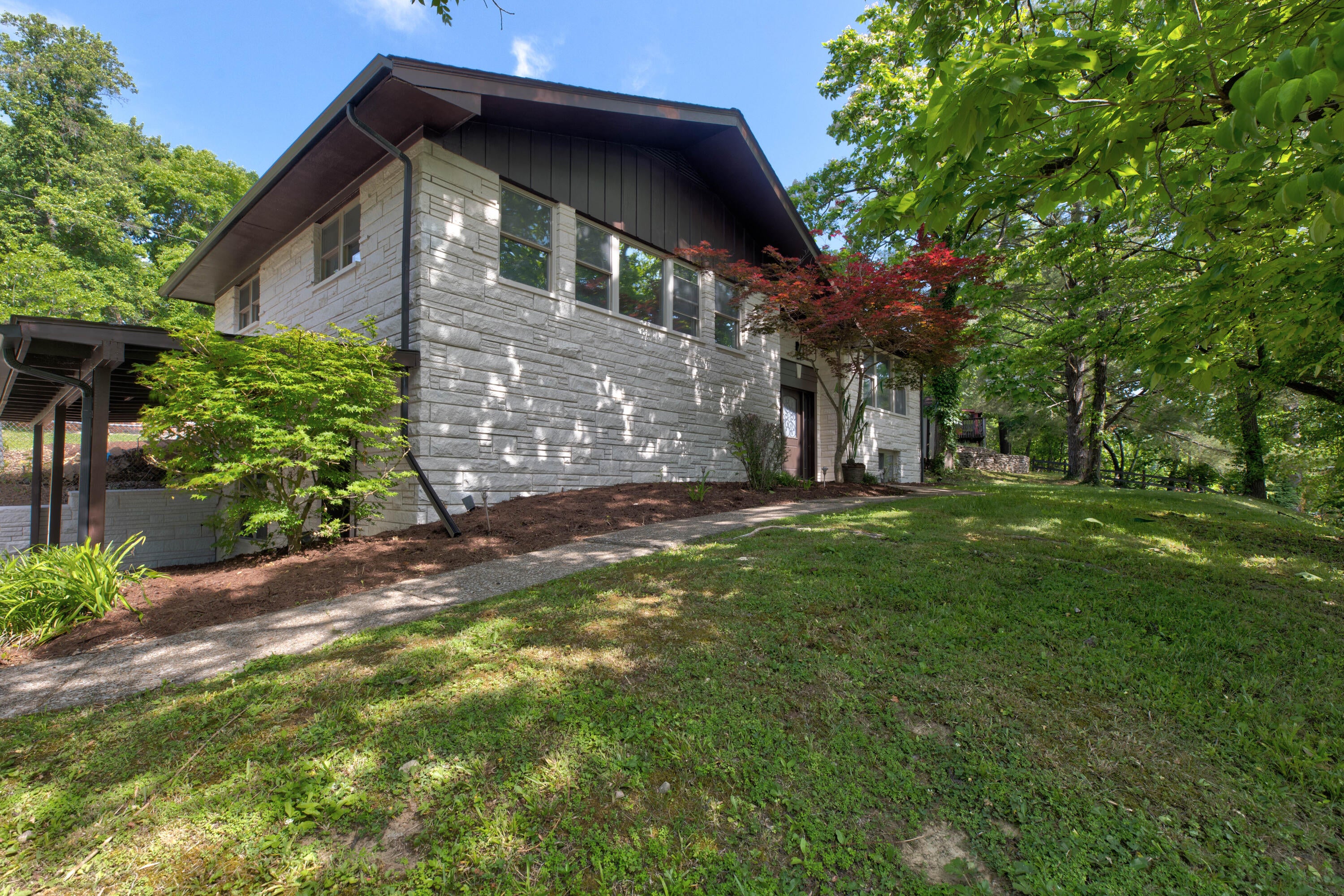 609 Crestview Lane — photo