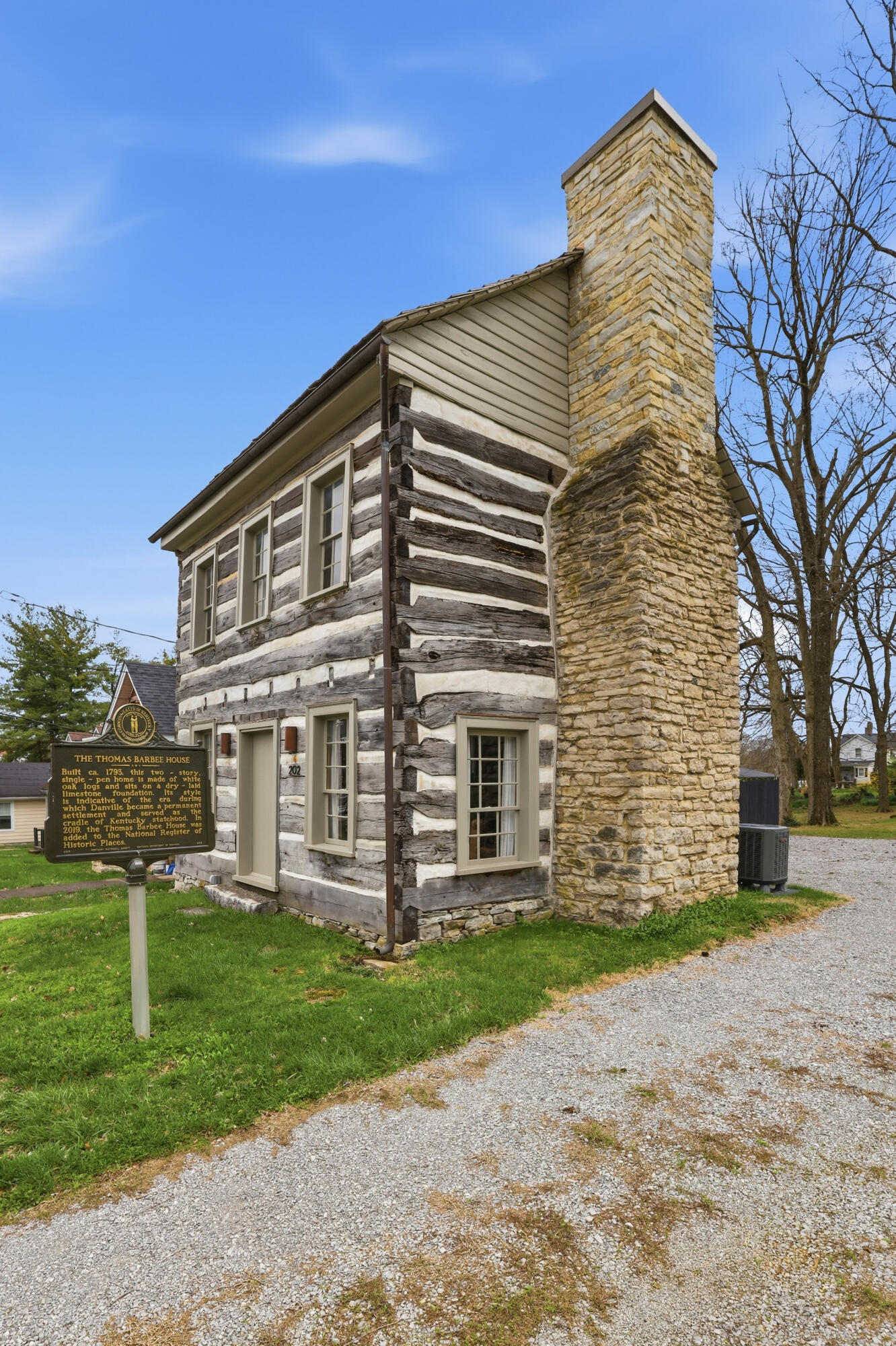 202 E Walnut Street — photo