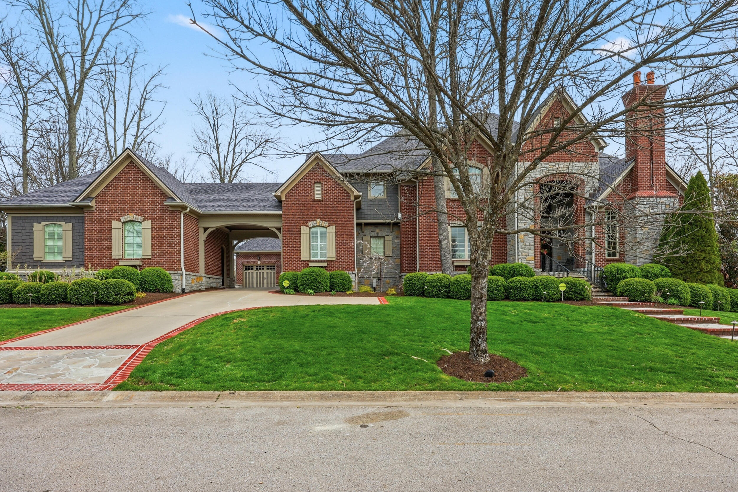 4848 Chelmsbury Lane — photo