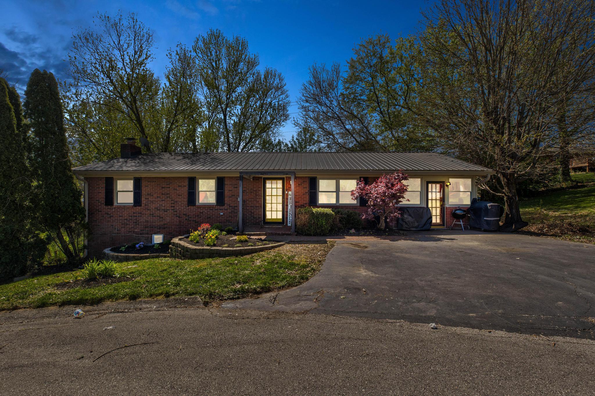 122 Azalea Court — photo