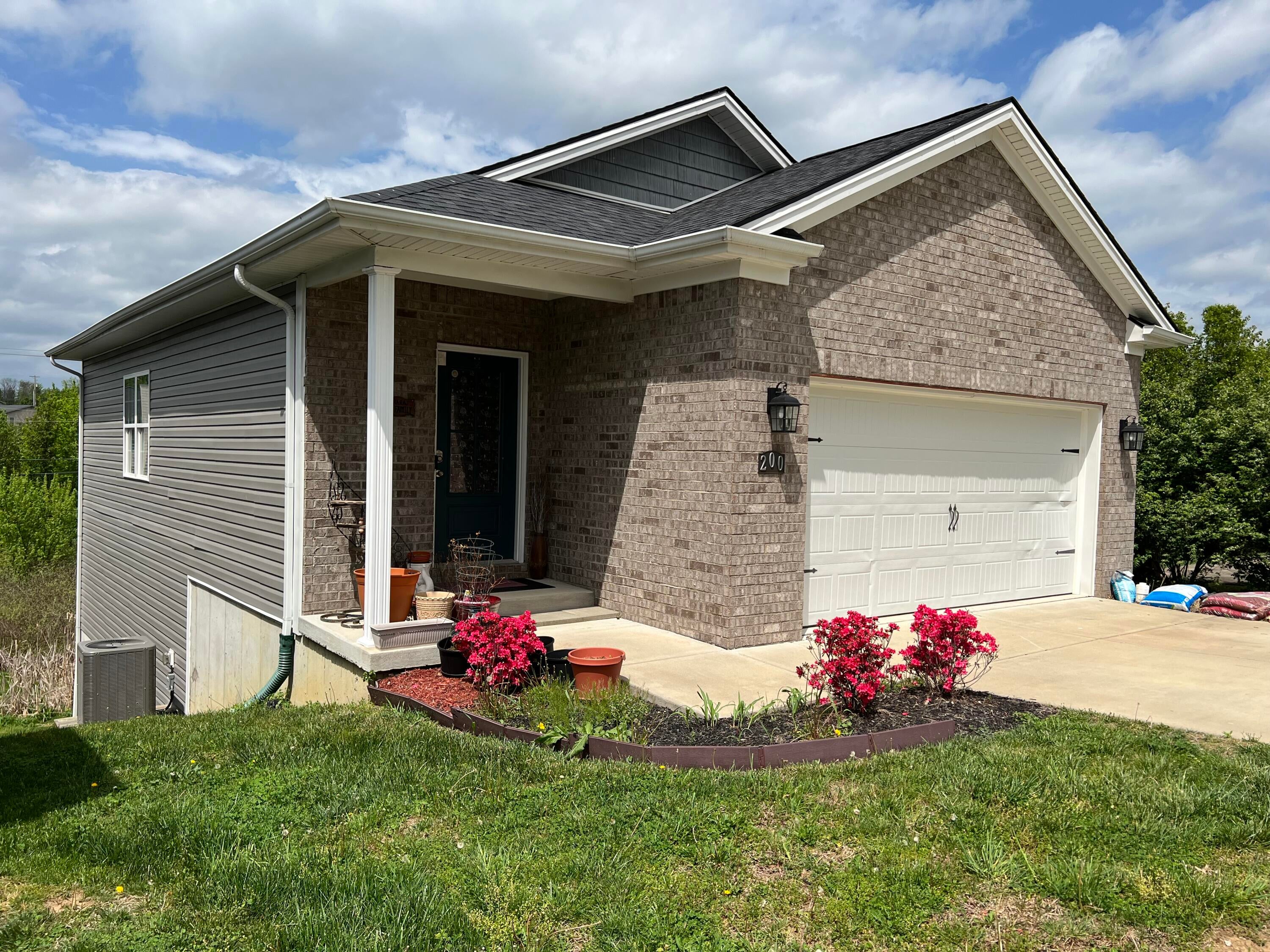 200 Dubuy Drive — photo