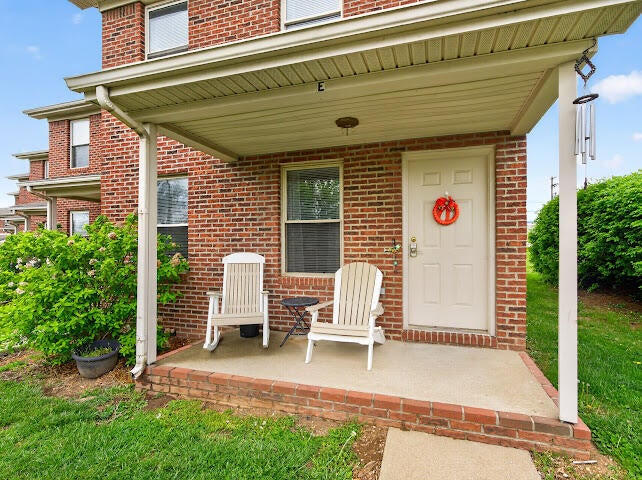 502 Tecumseh Trail E — photo