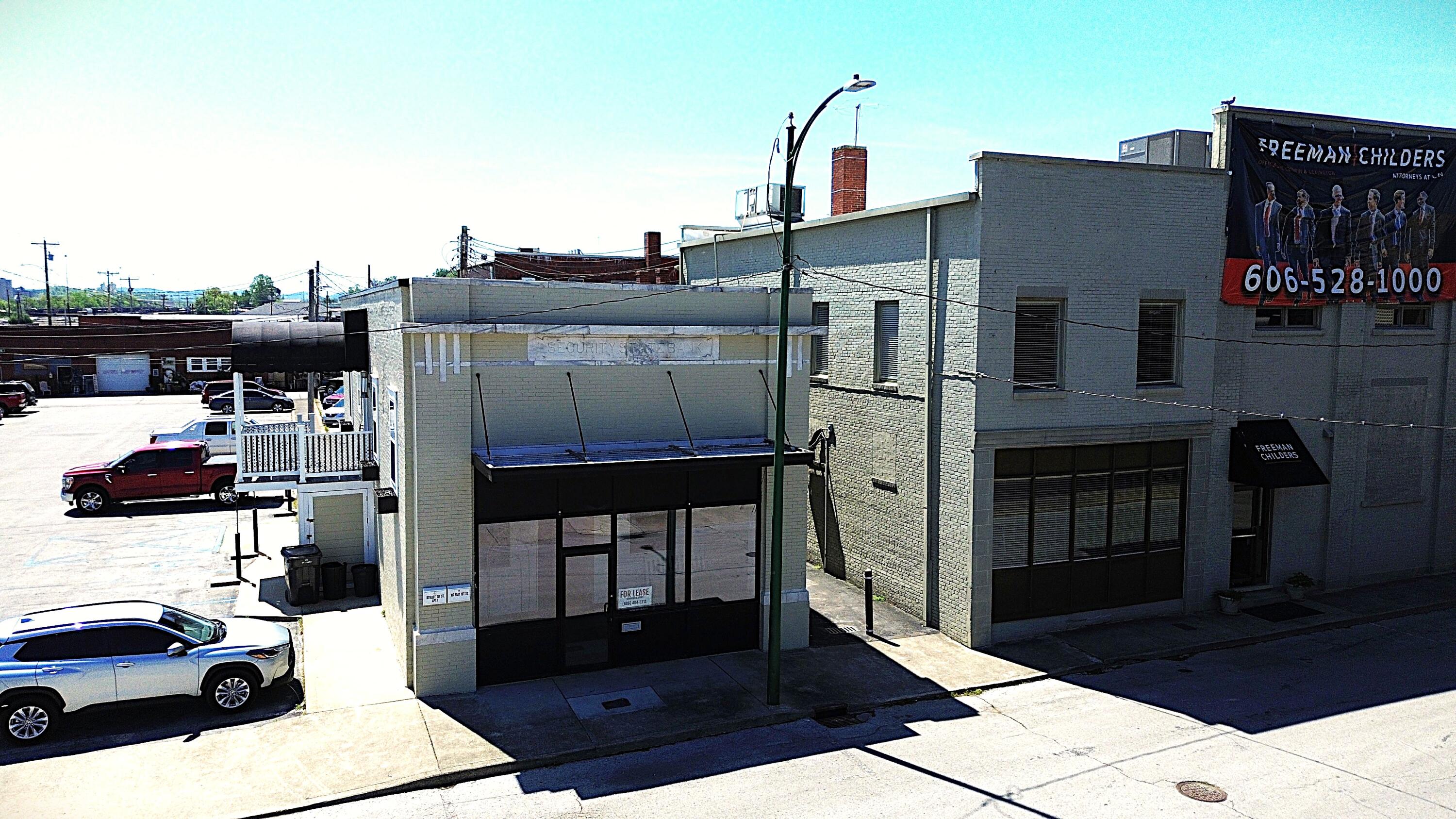 107 E 1st Street — photo