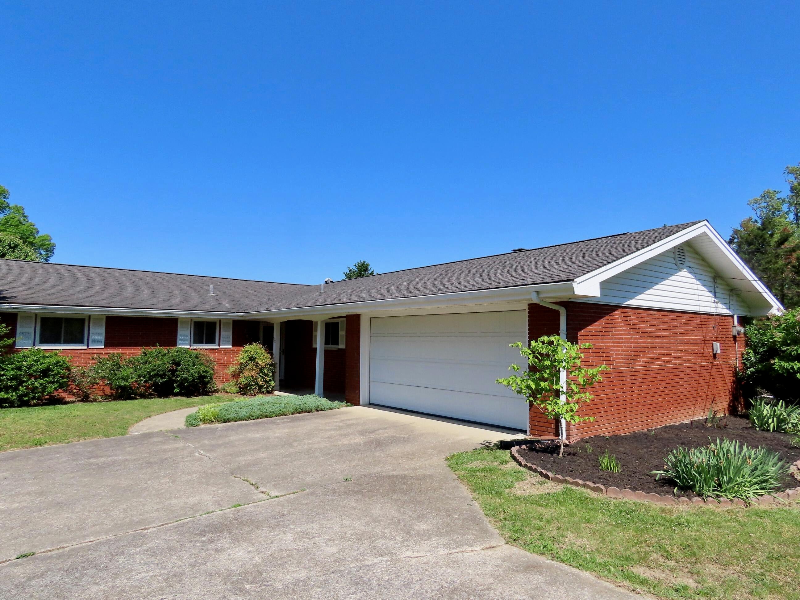 912 Barbourville Street — photo