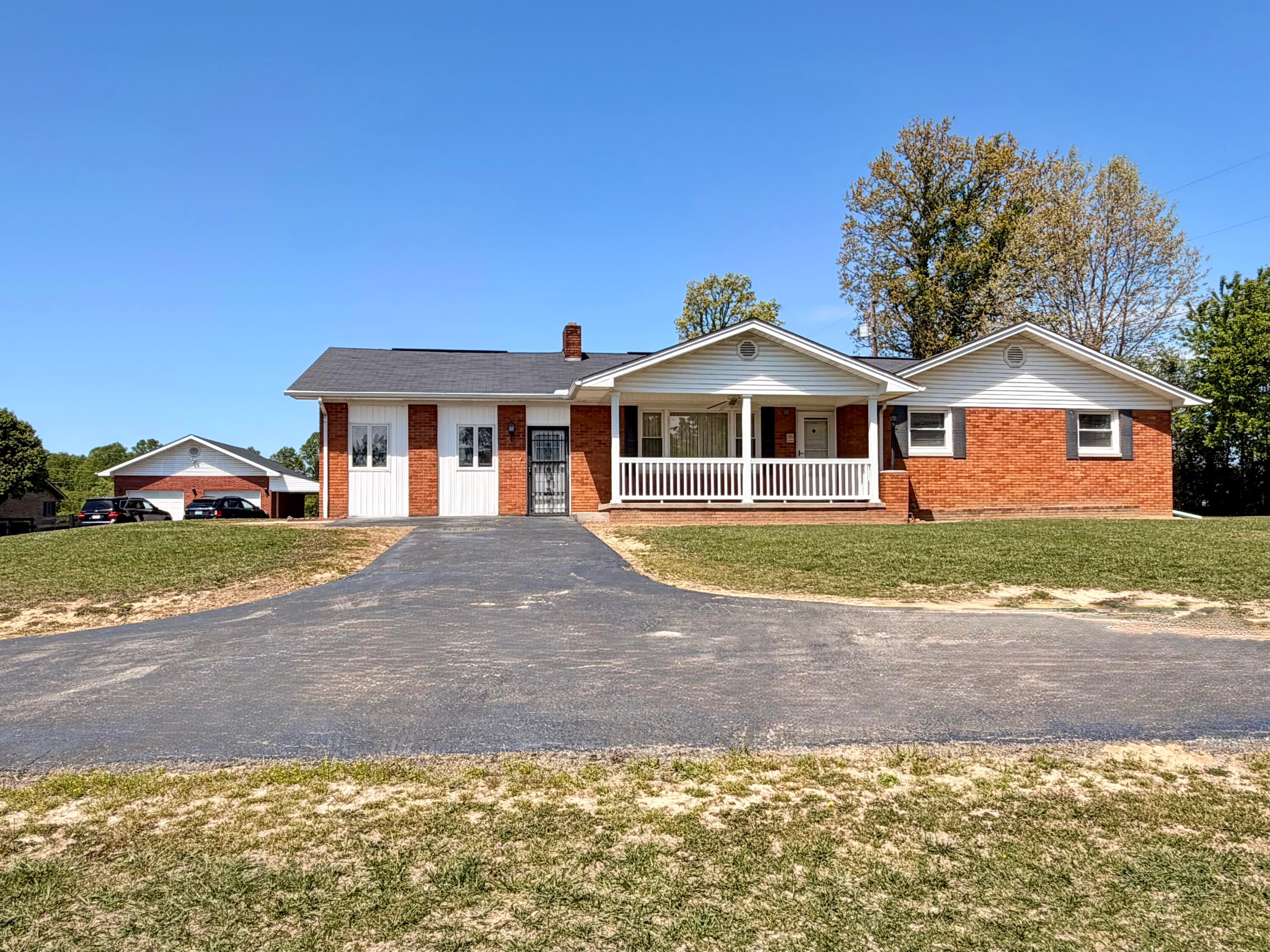 324 Hicks Lane — photo