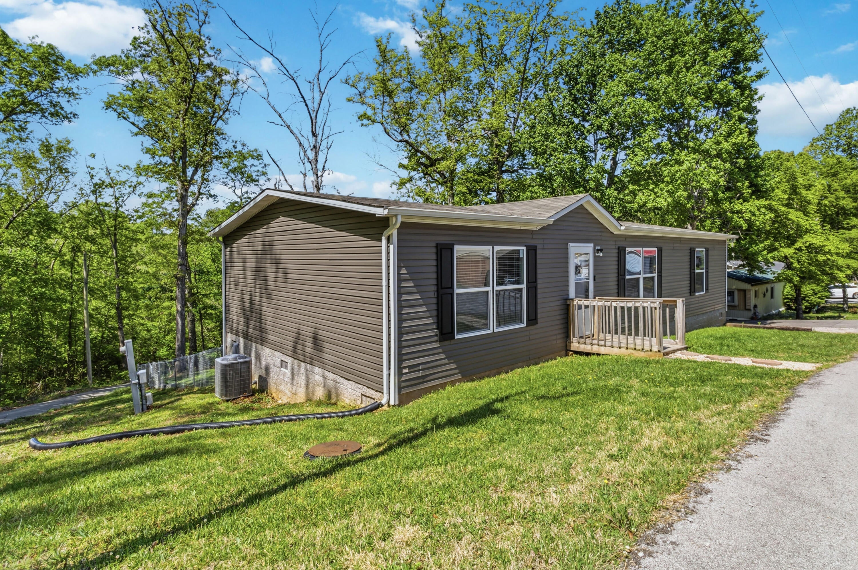 15 Spring Valley Drive — photo