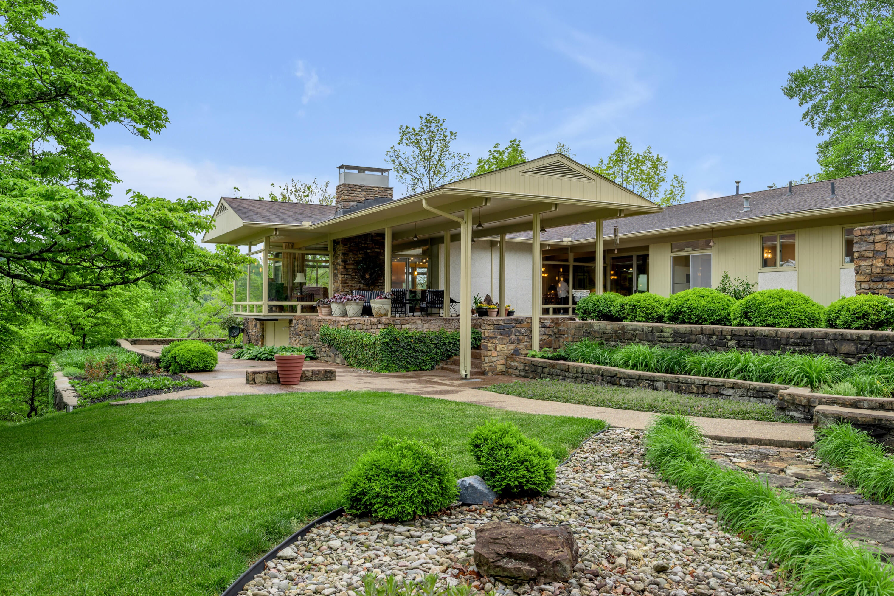 150 Pine Hill Drive — photo