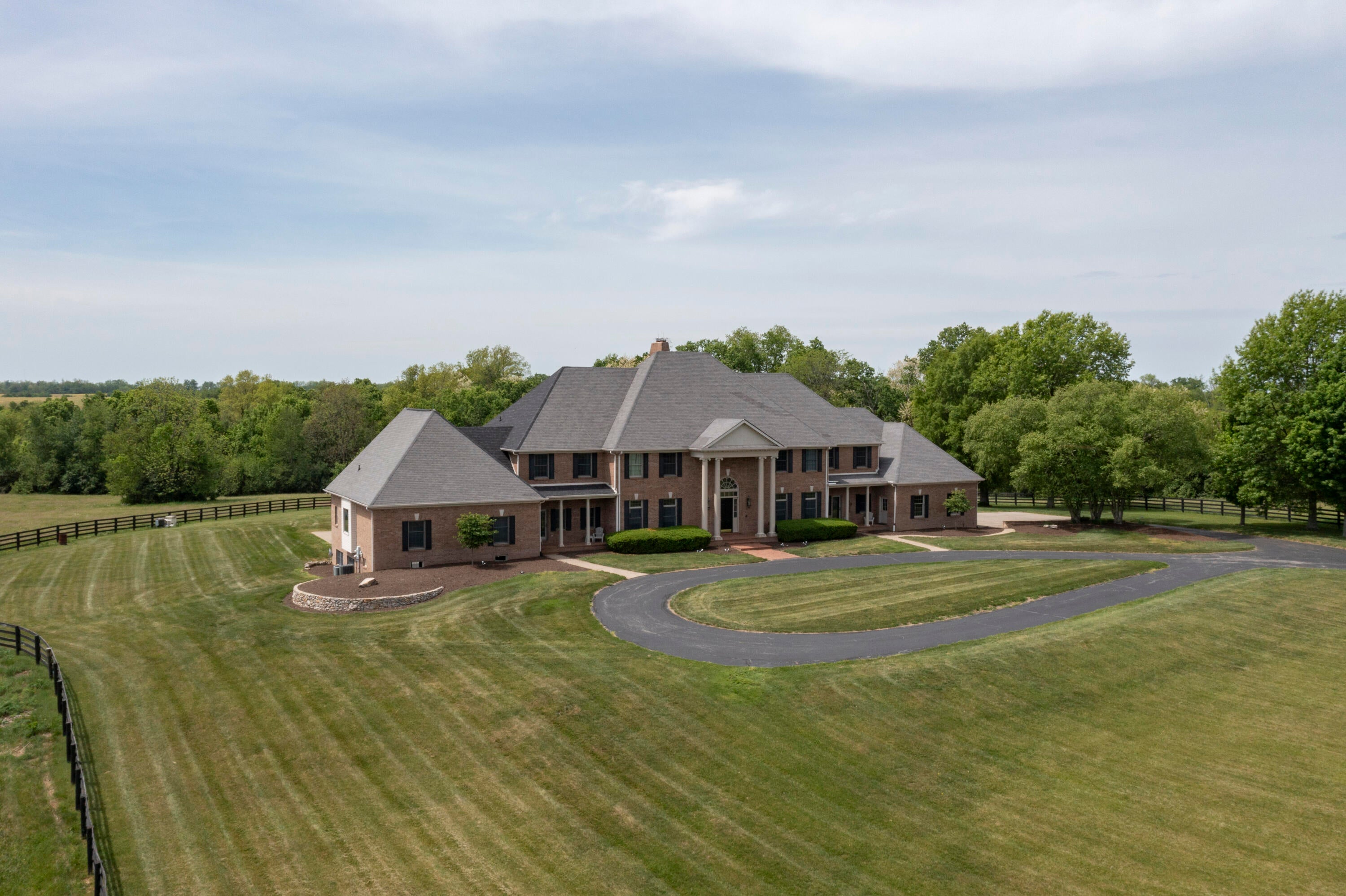 4664 Lexington Road — photo