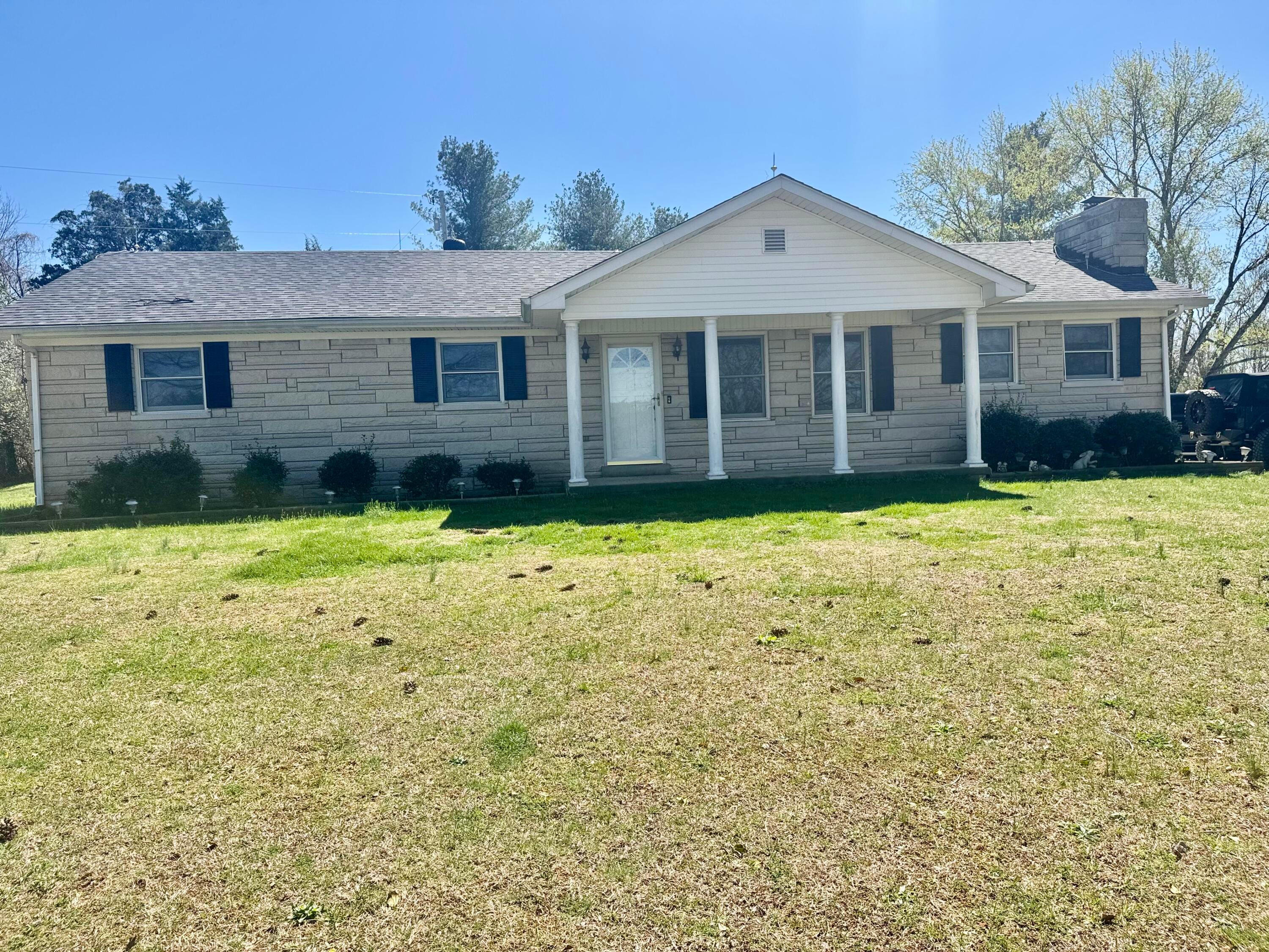 521 Clearcreek Road — photo