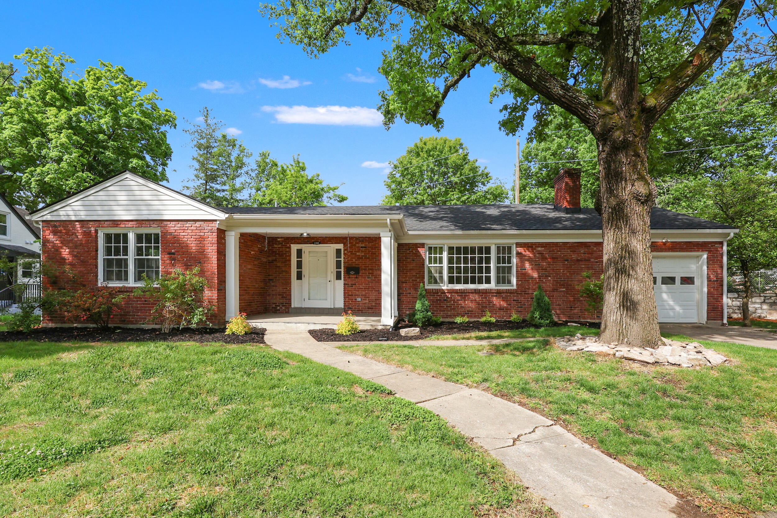 200 Paul Sawyier Drive — photo