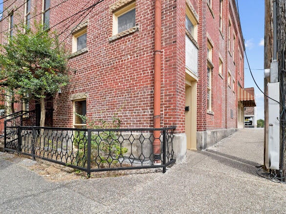 105 W 5th Street — photo