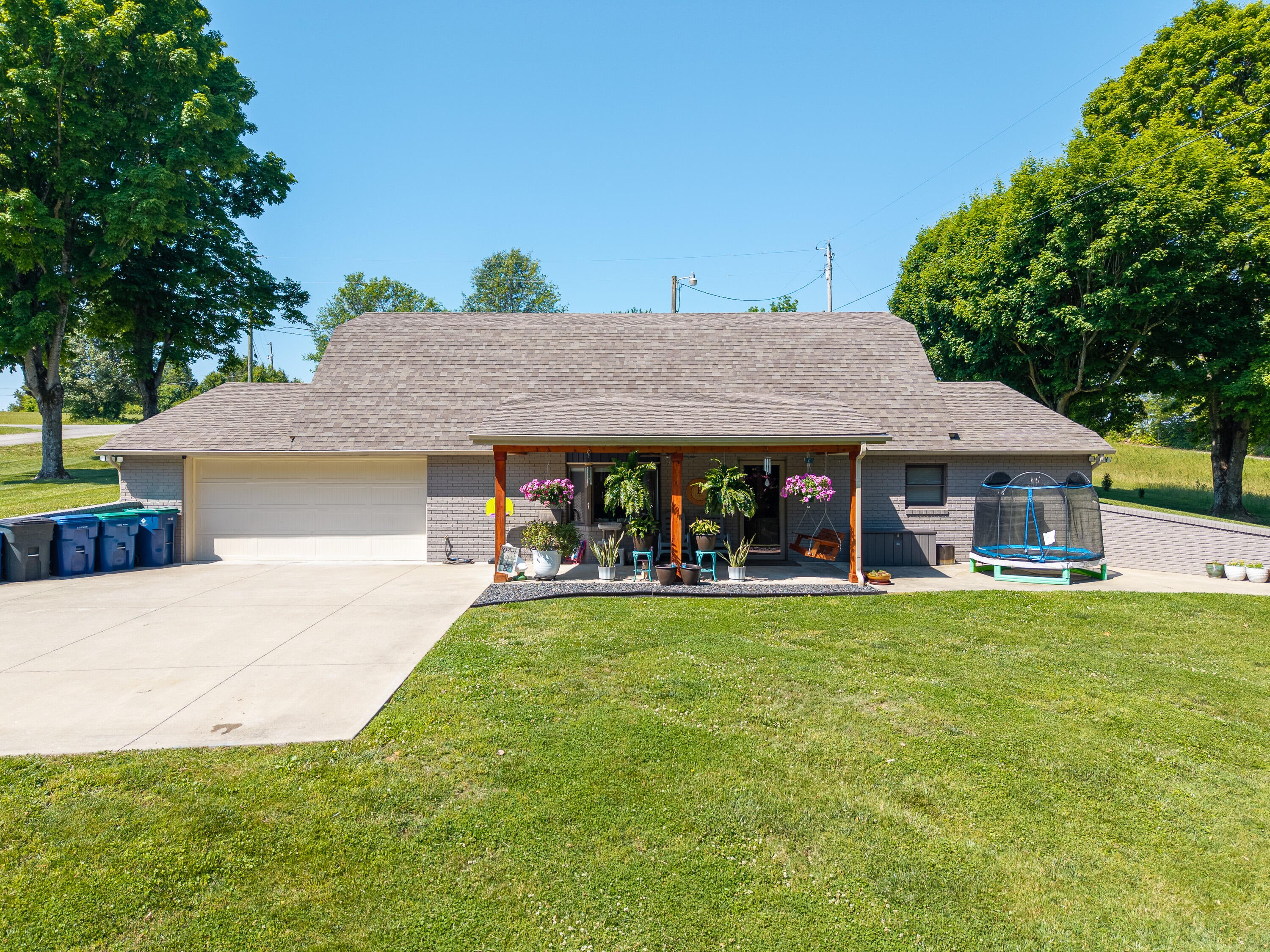 160 W Meadow Drive — photo
