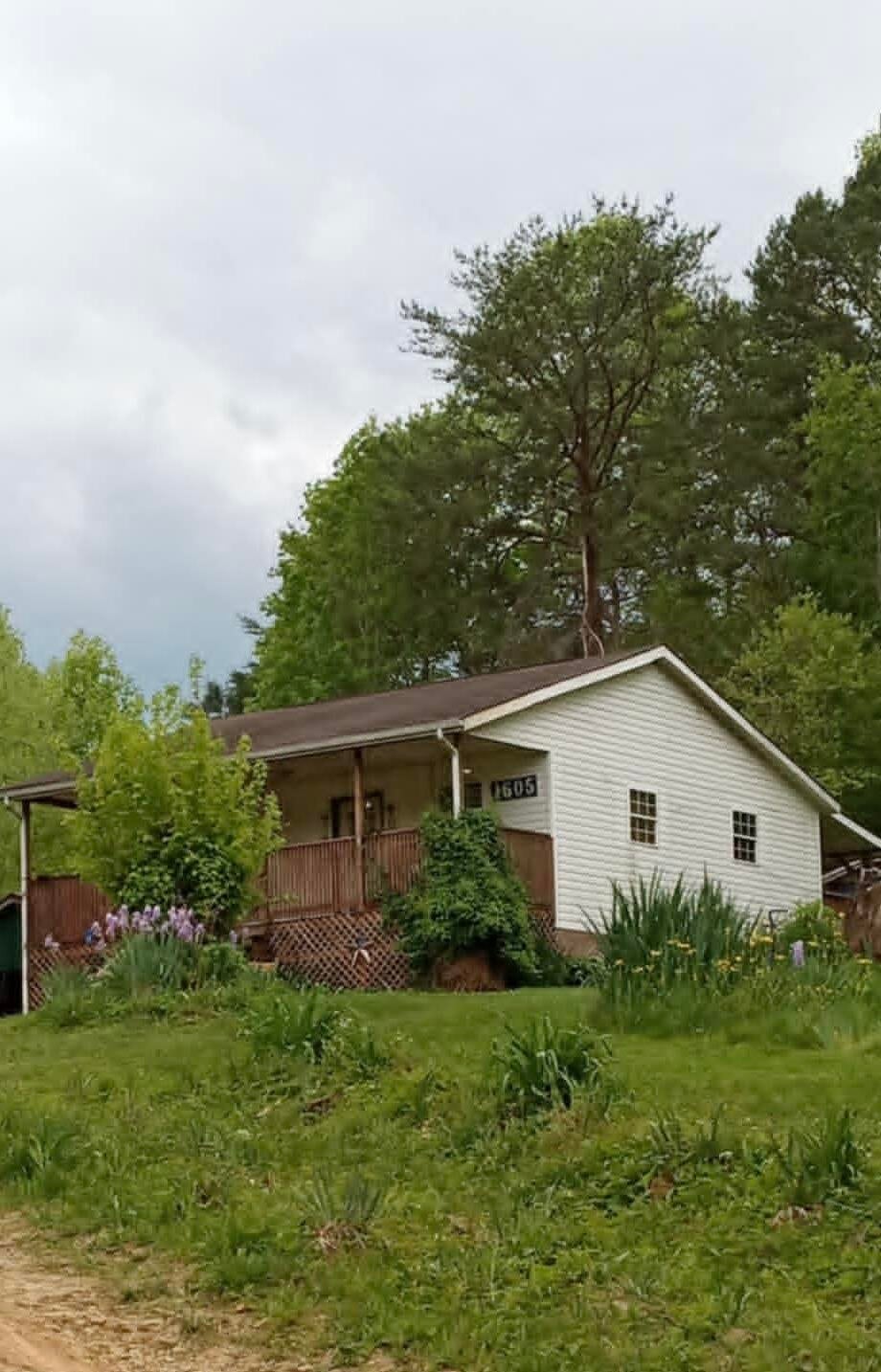 1605 Tiny Branch Road — photo