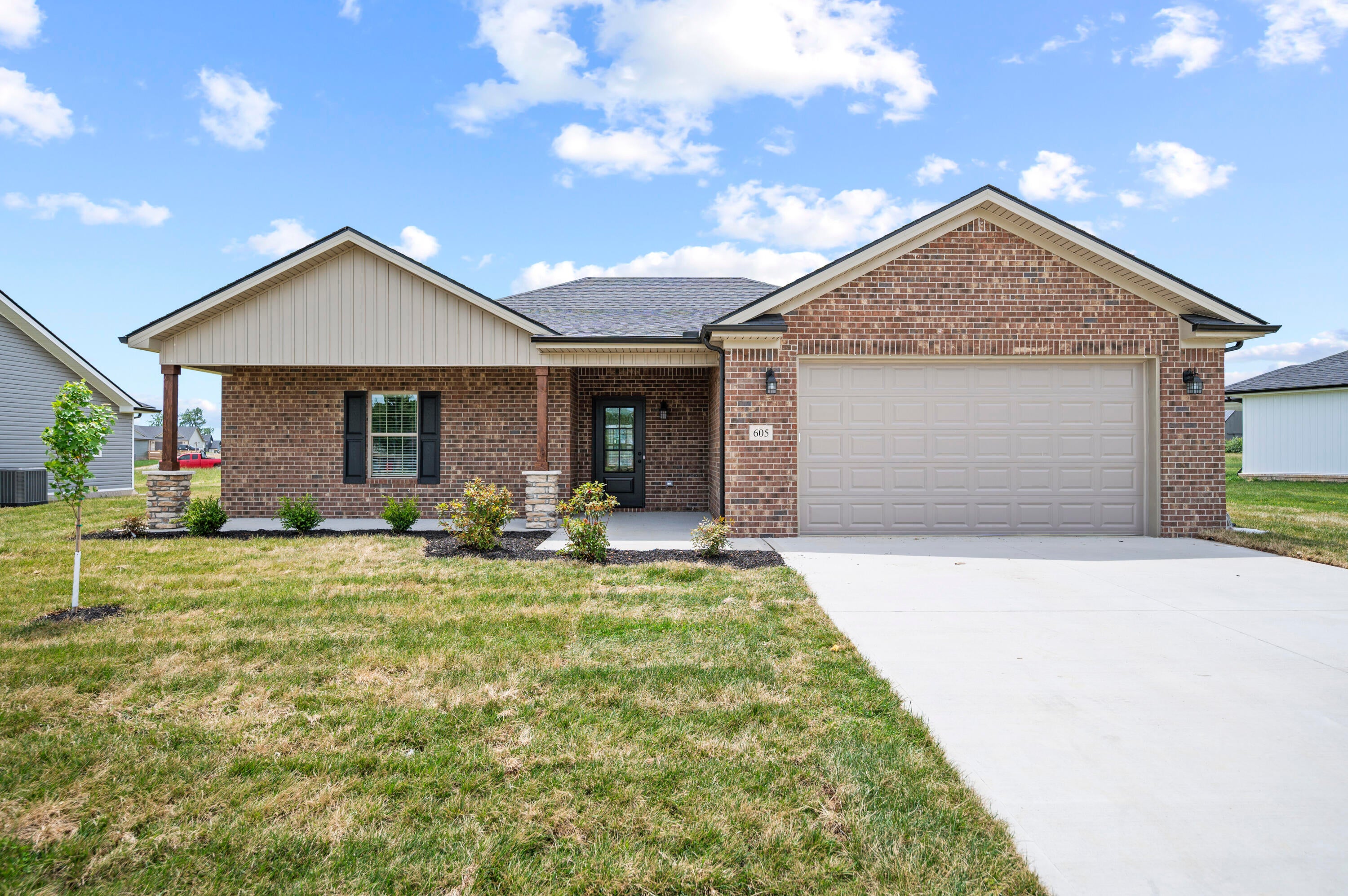 605 Comanche Drive — photo
