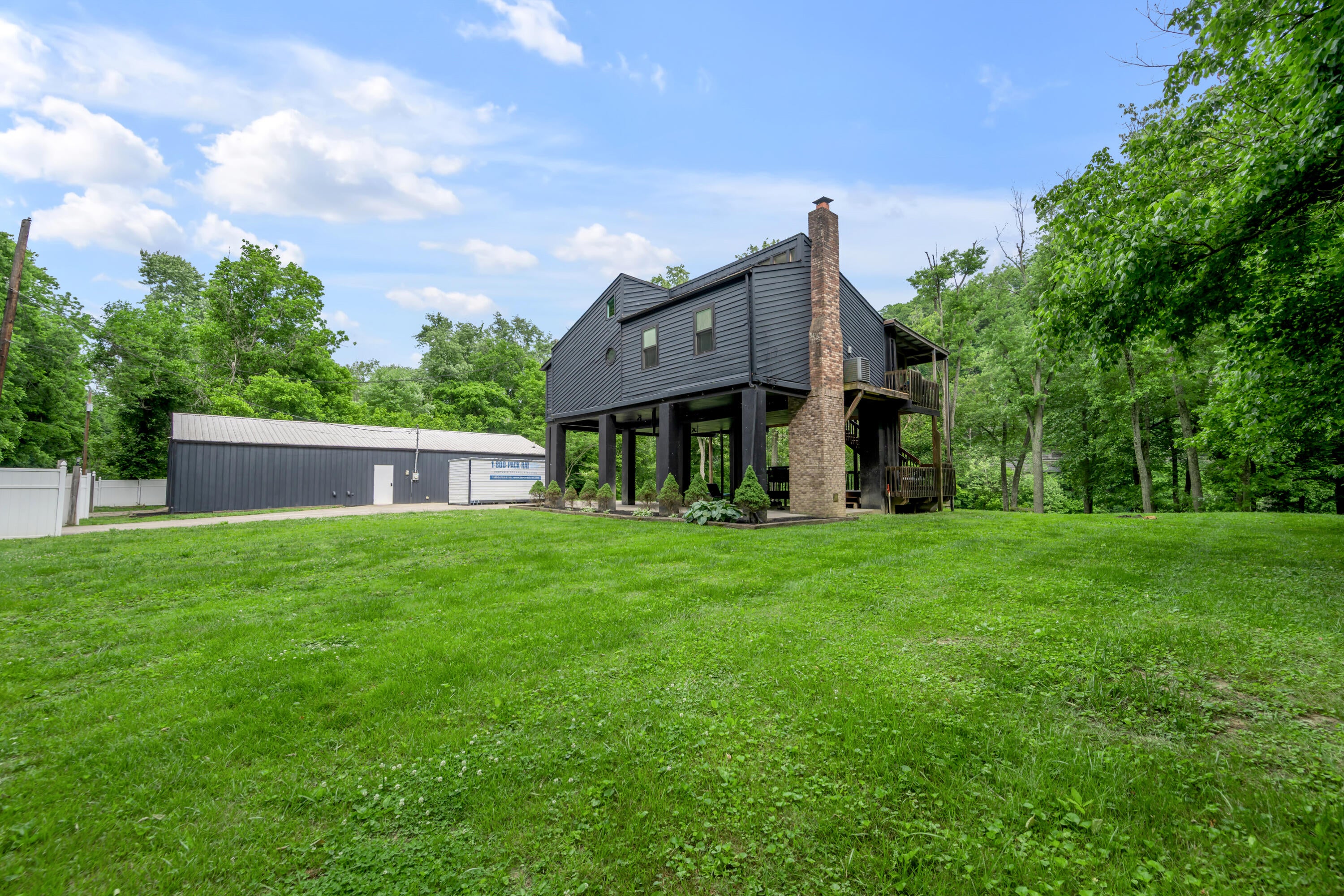 1395 DIX Drive — photo