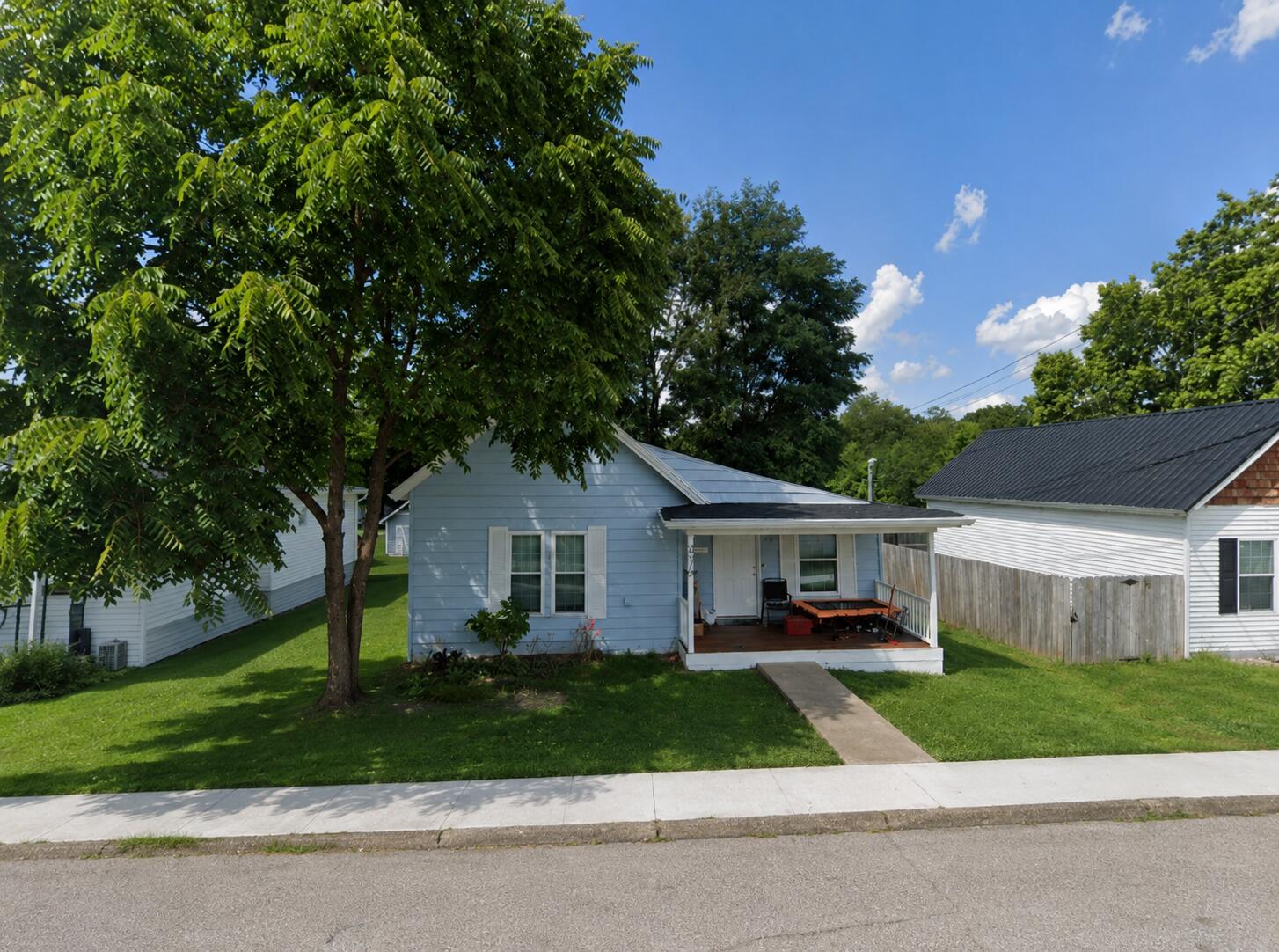 319 E Office Street — photo