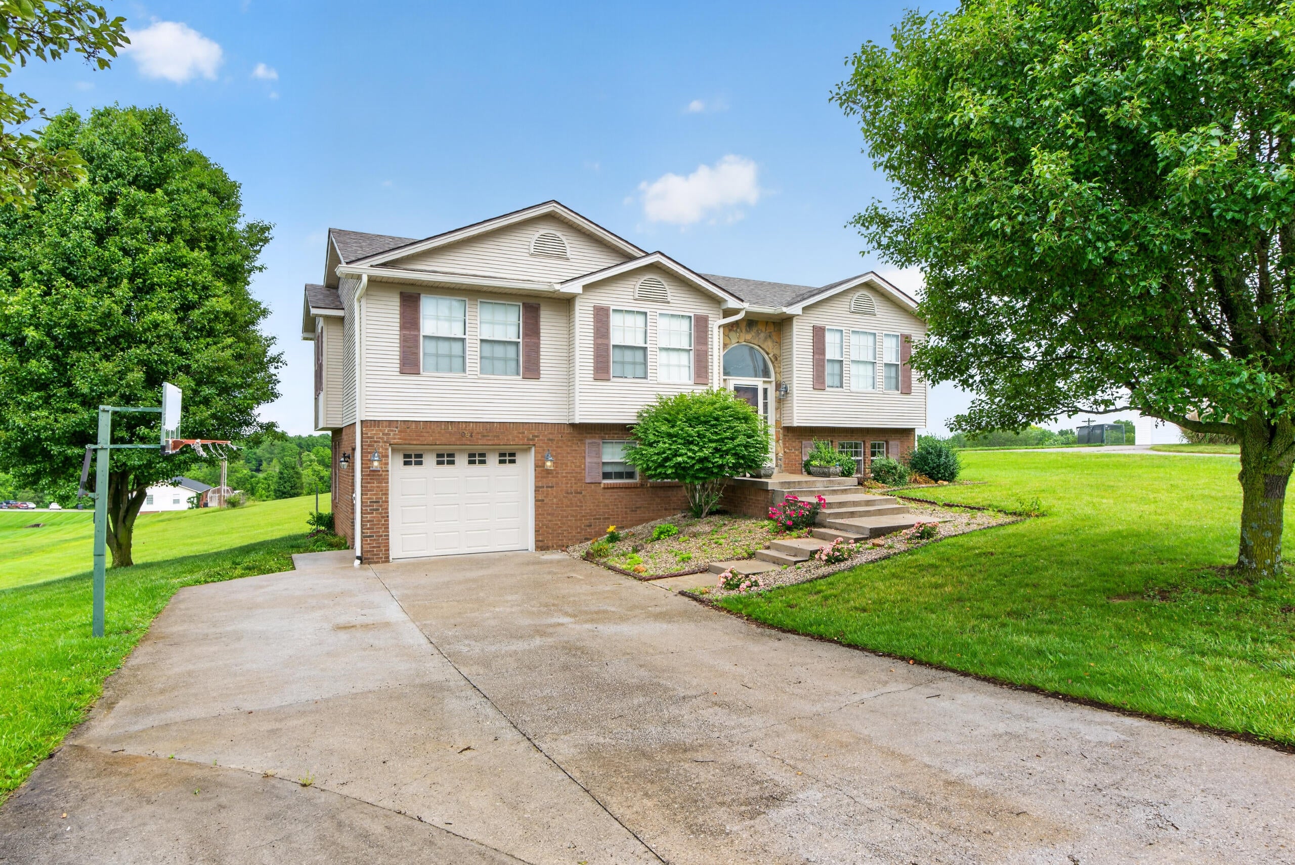 1084 Breezy Lane — photo