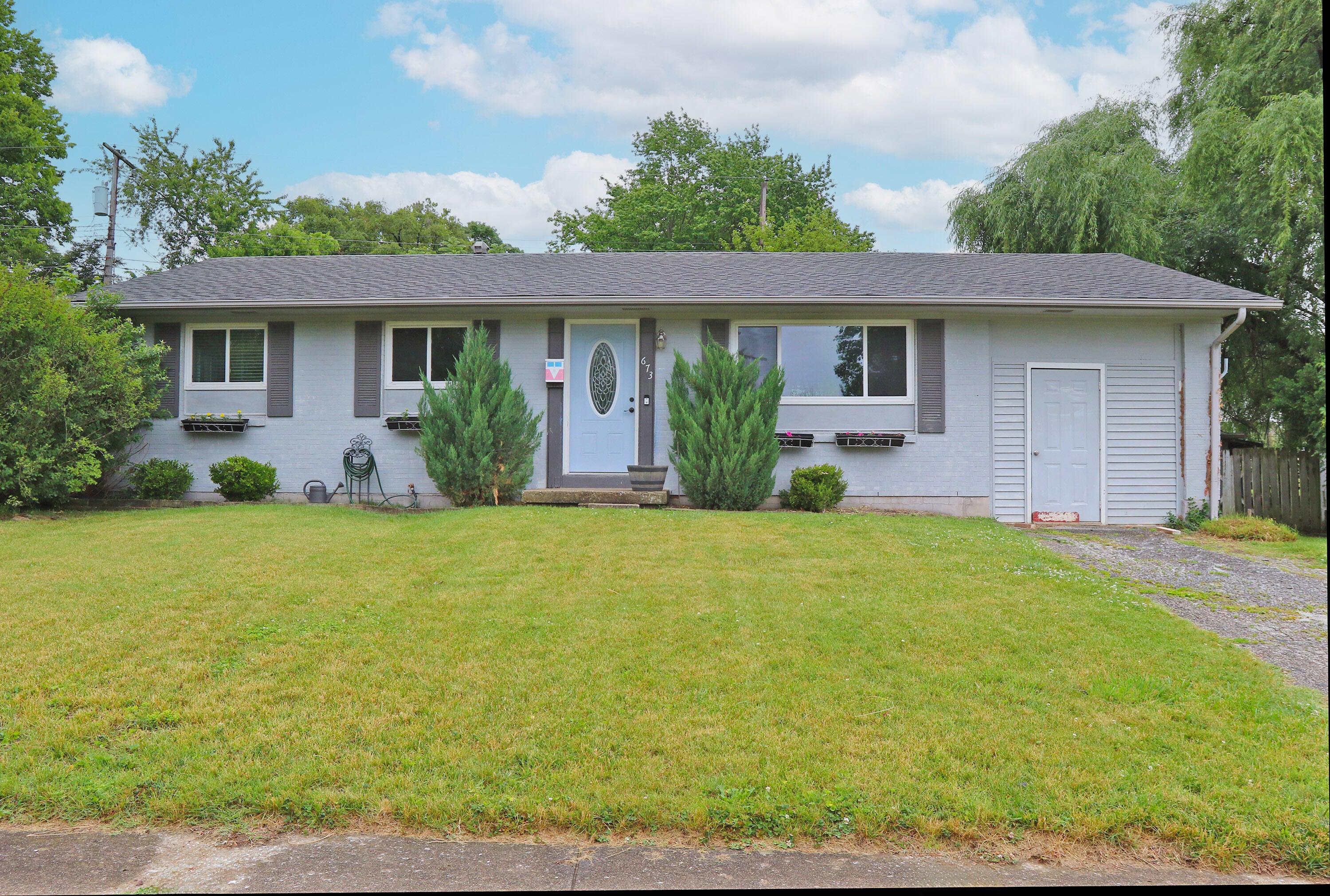 673 Leslie Court — photo