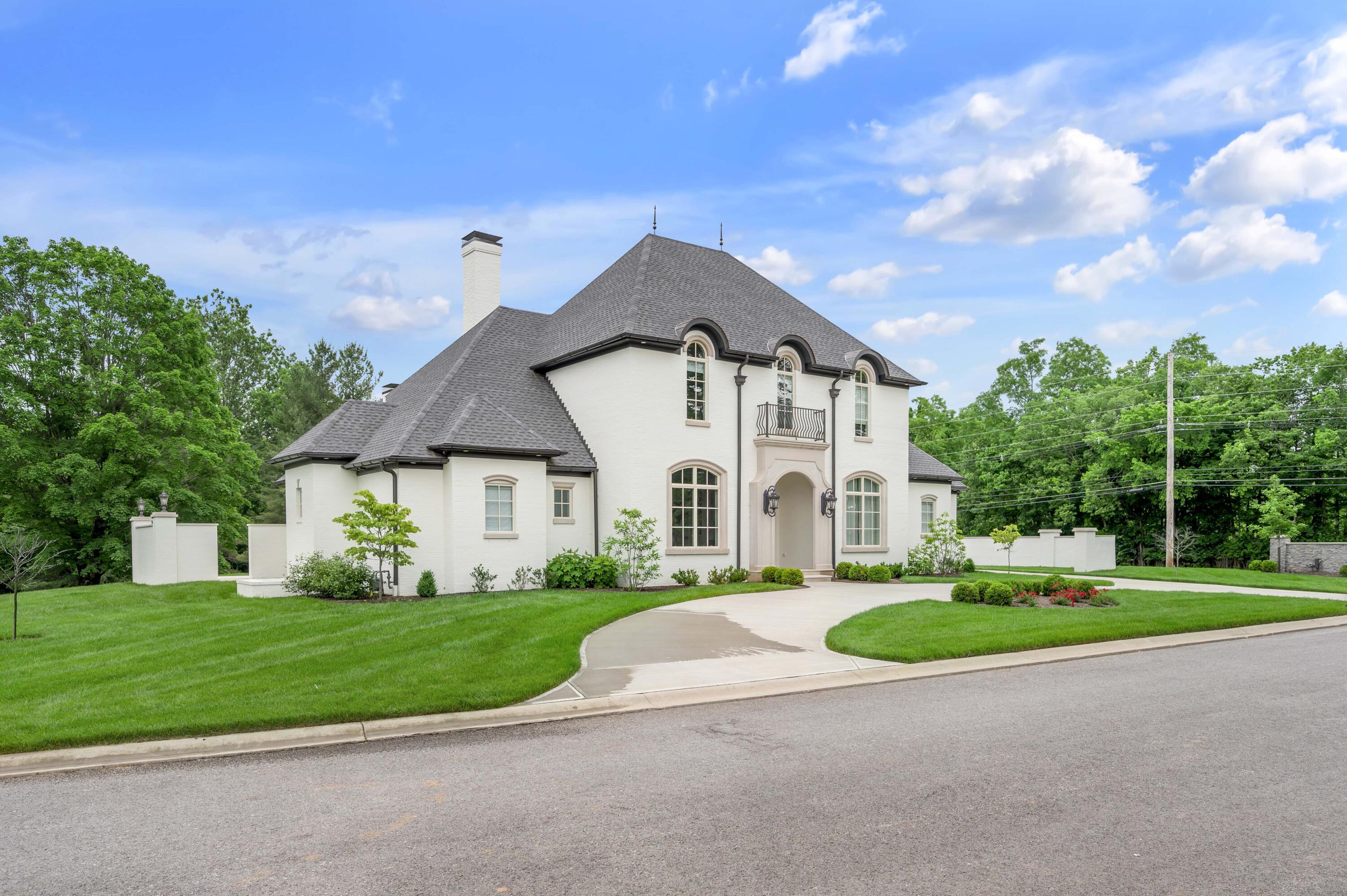 100 Lafontaine Court — photo