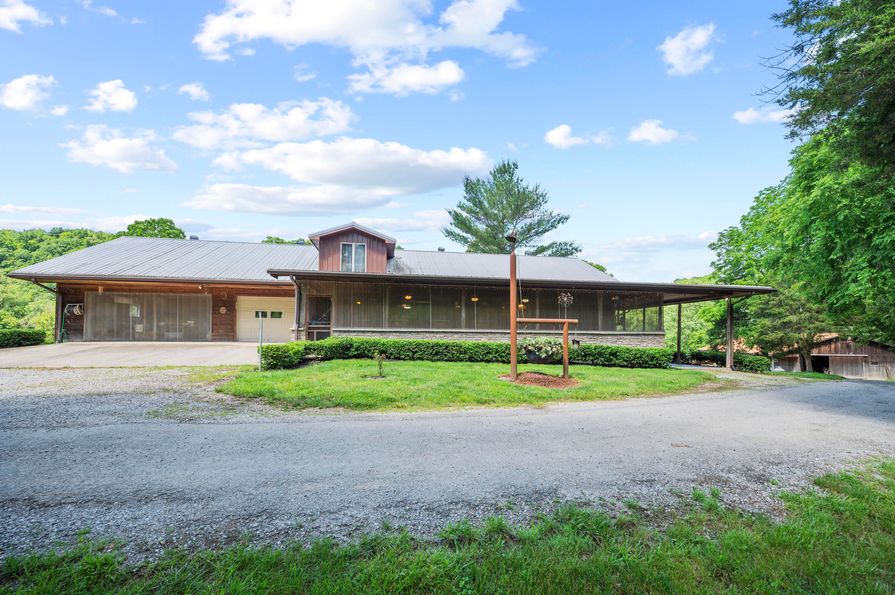 3700 River Drive — photo