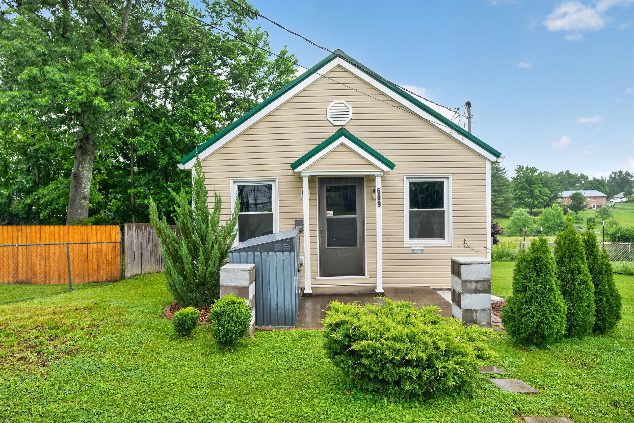 689 Fairview Court — photo