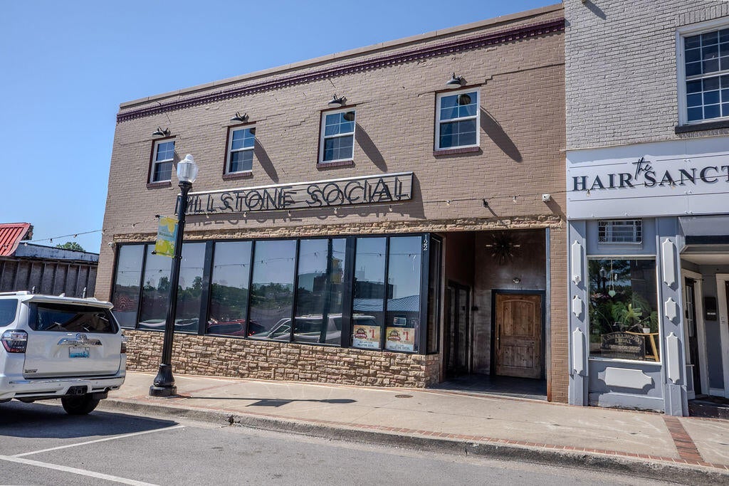 122 E Main Street — photo