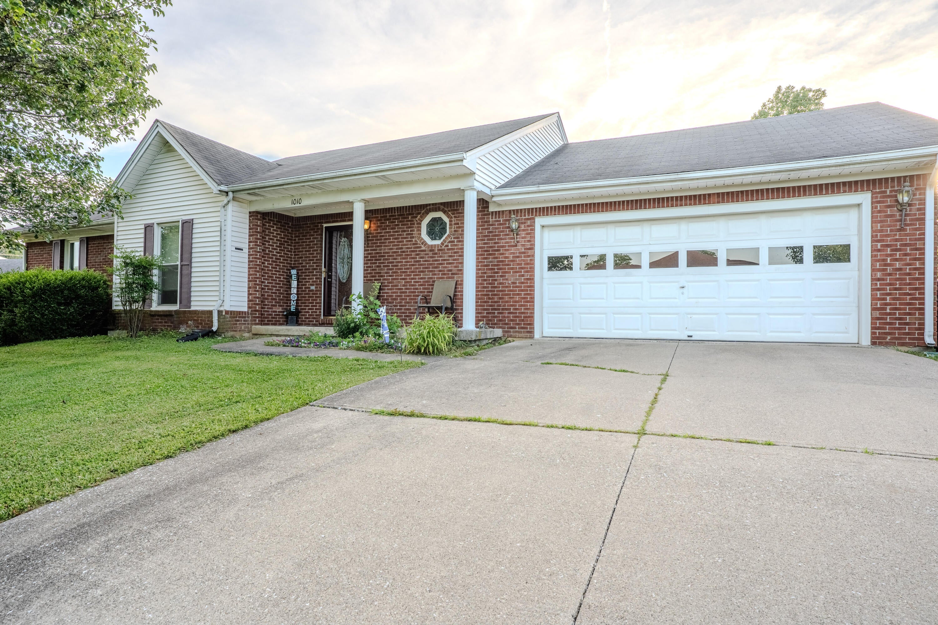1010 Tamworth Lane — photo