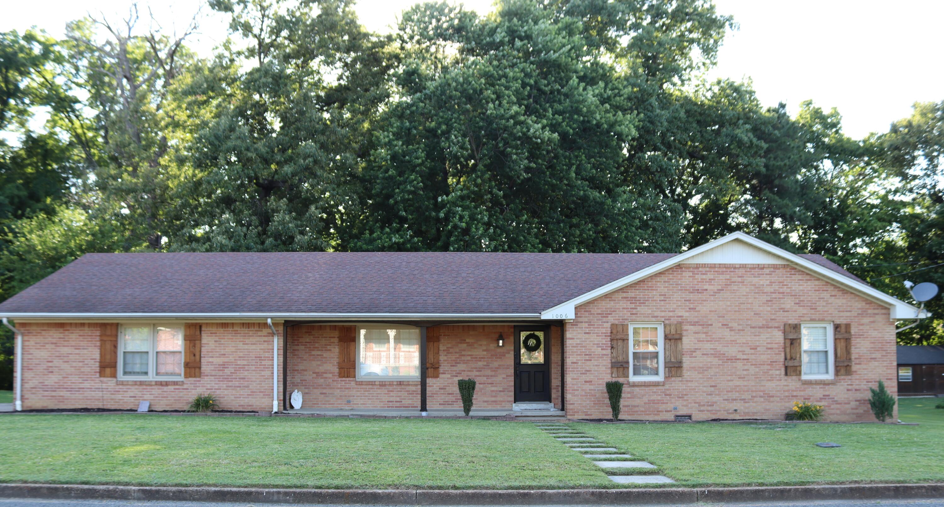 1006 Dogwood Lane — photo