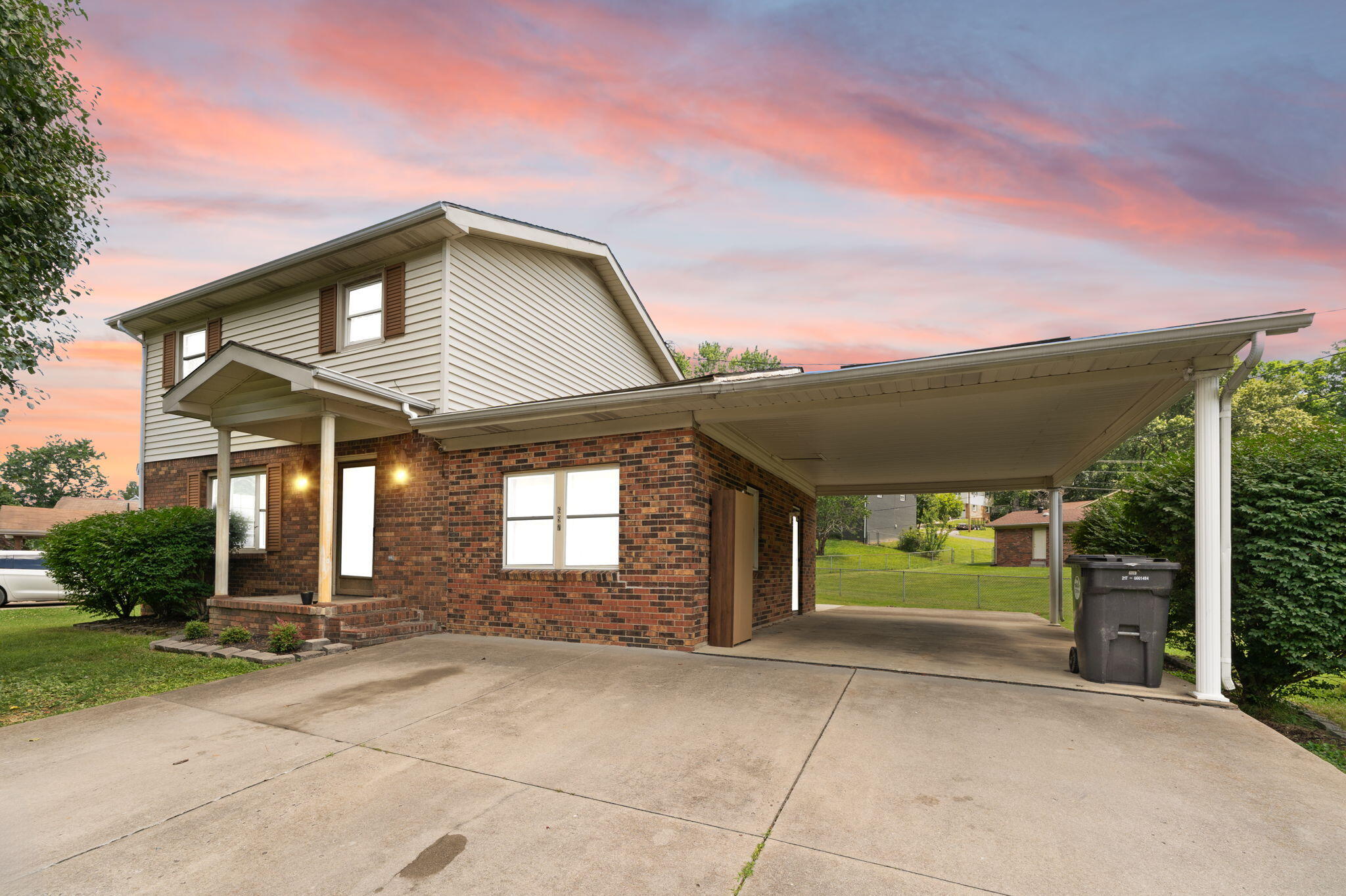 697 Oaklawn Circle — photo