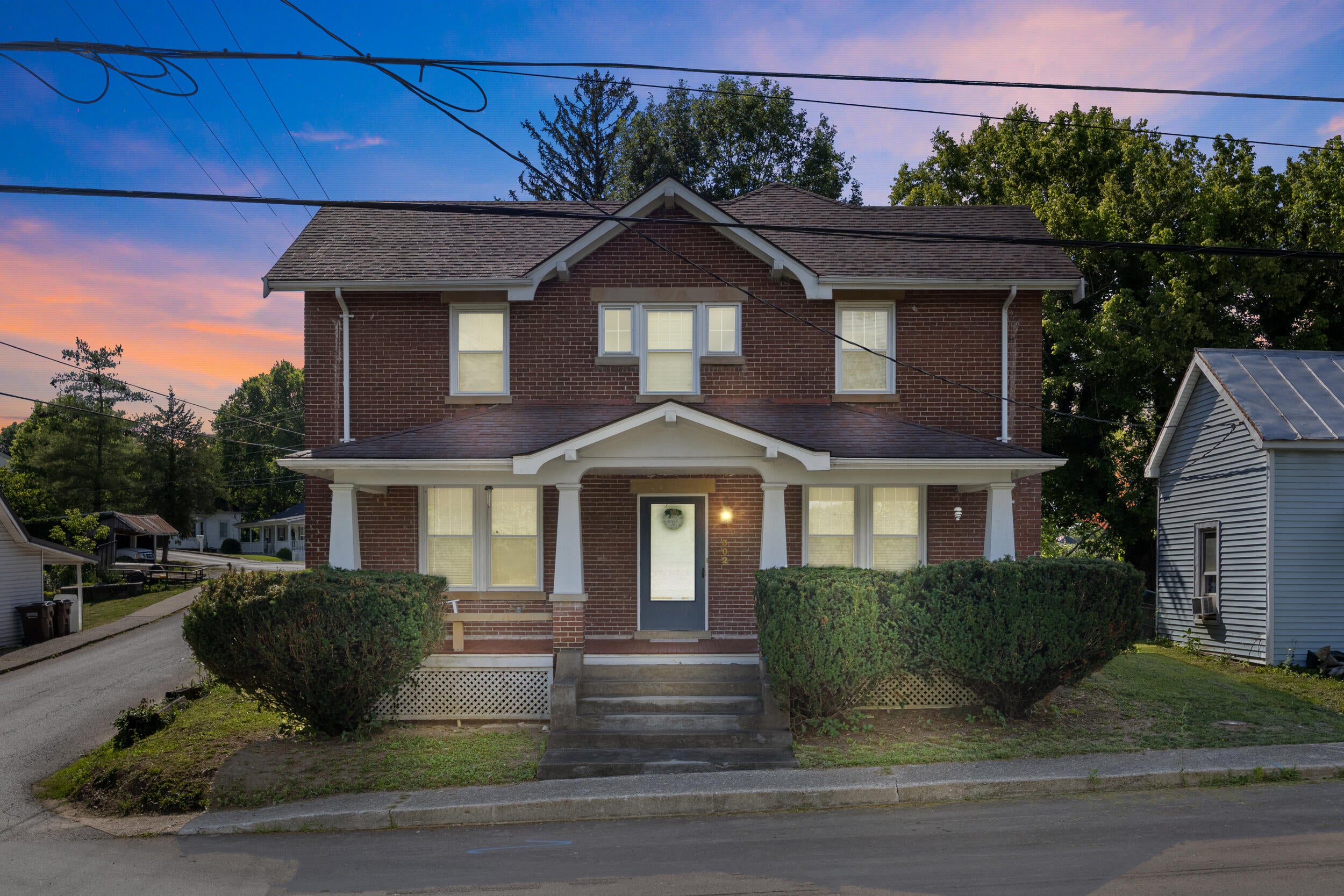302 College Street — photo