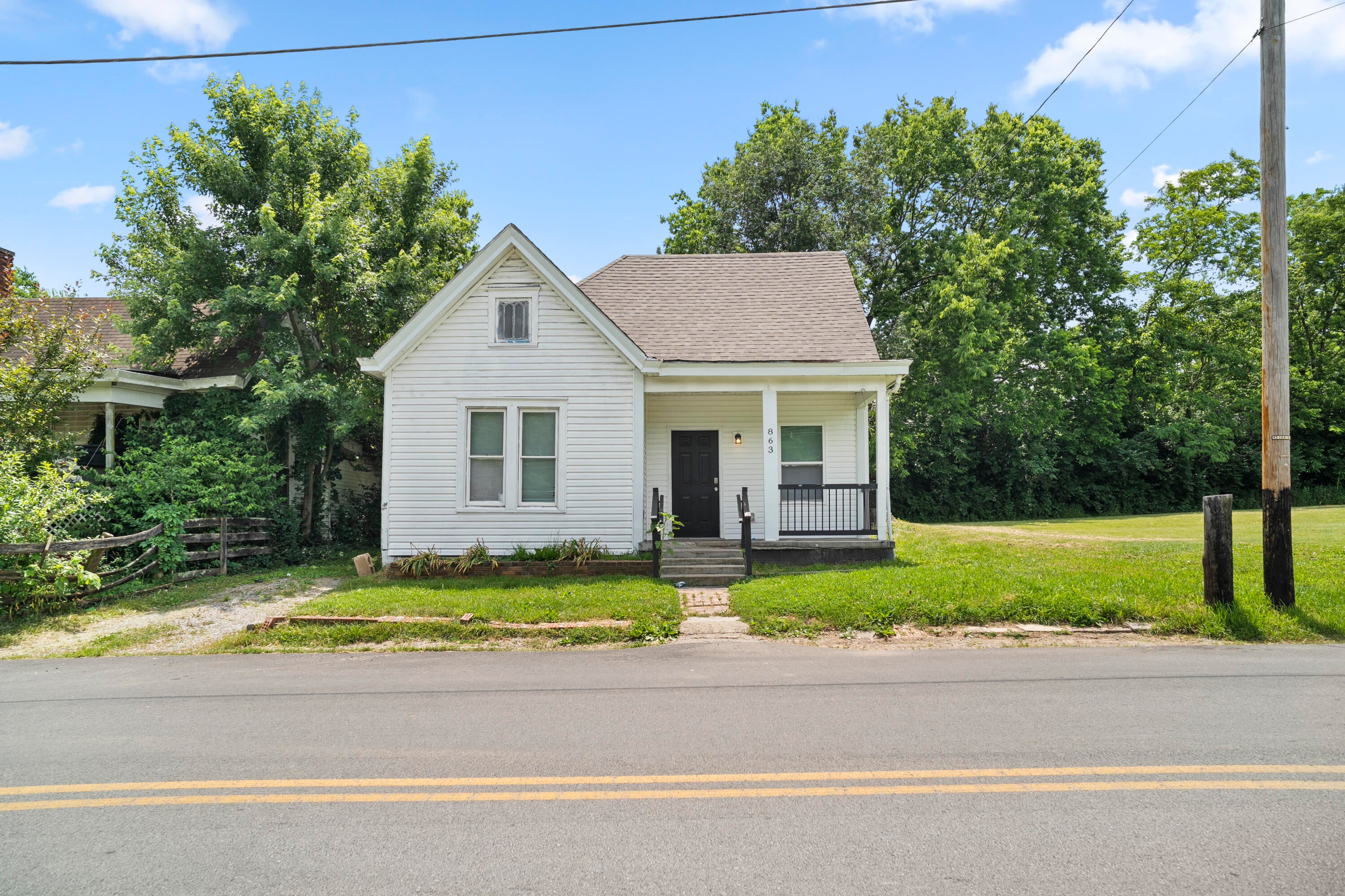 863 E Main Street Ext — photo