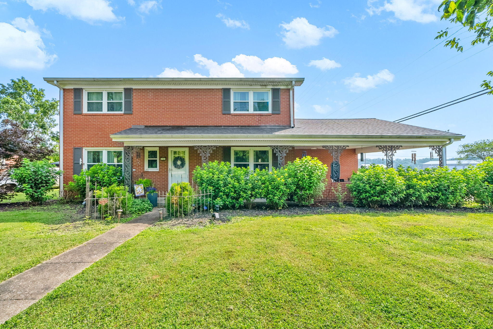 1701 Parkview Drive — photo