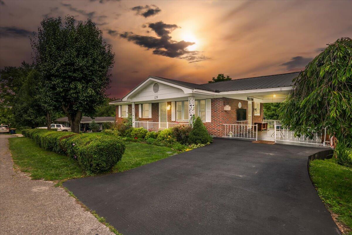 129 Mullins Street — photo