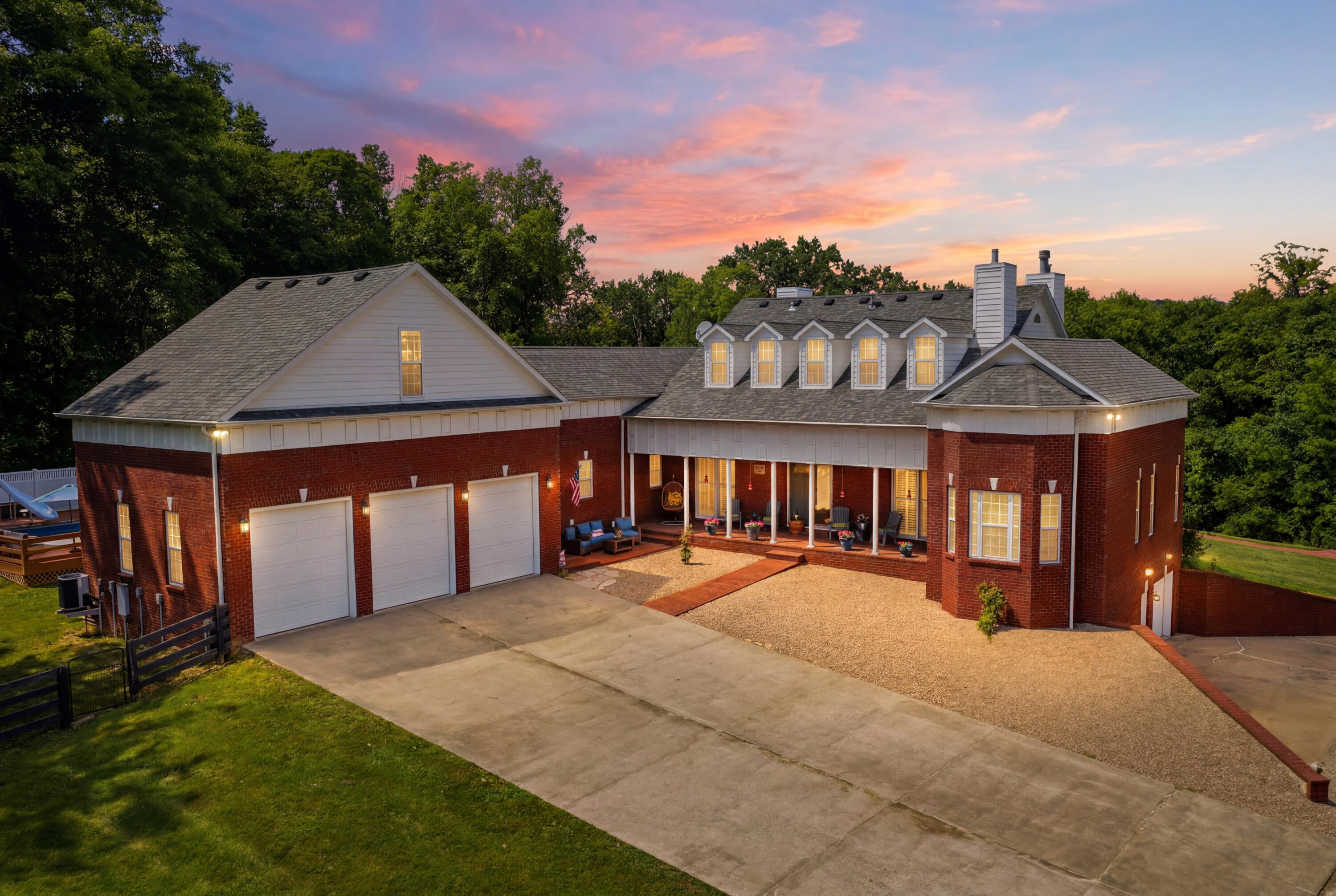 1725 Onan Bend Road — photo