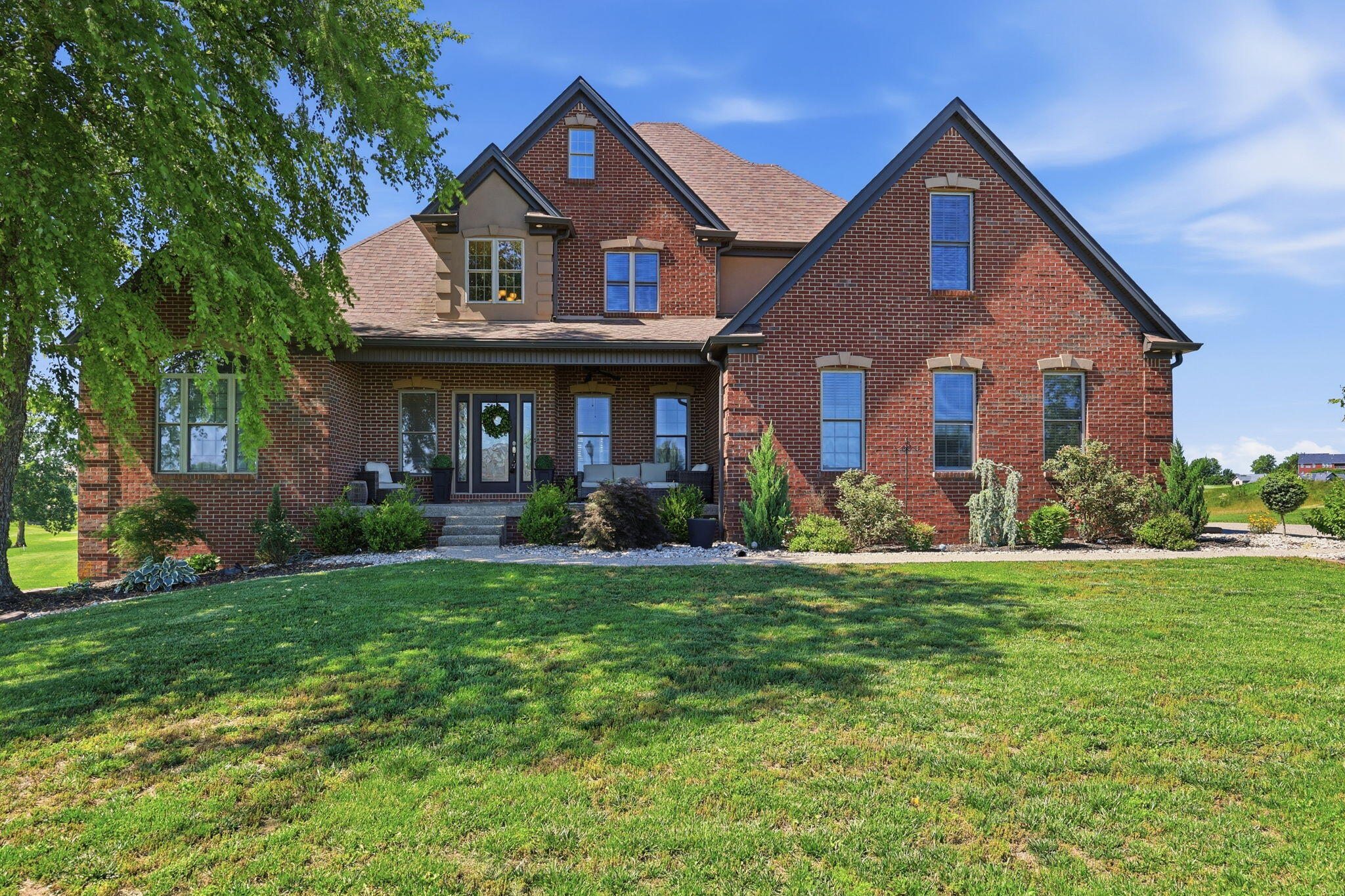 712 Stonebriar Court — photo
