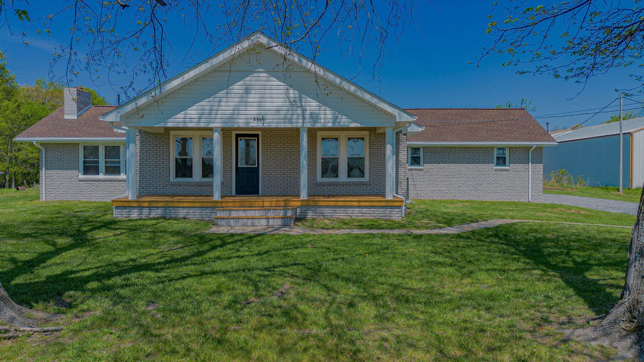 330 E M Hurley Road — photo