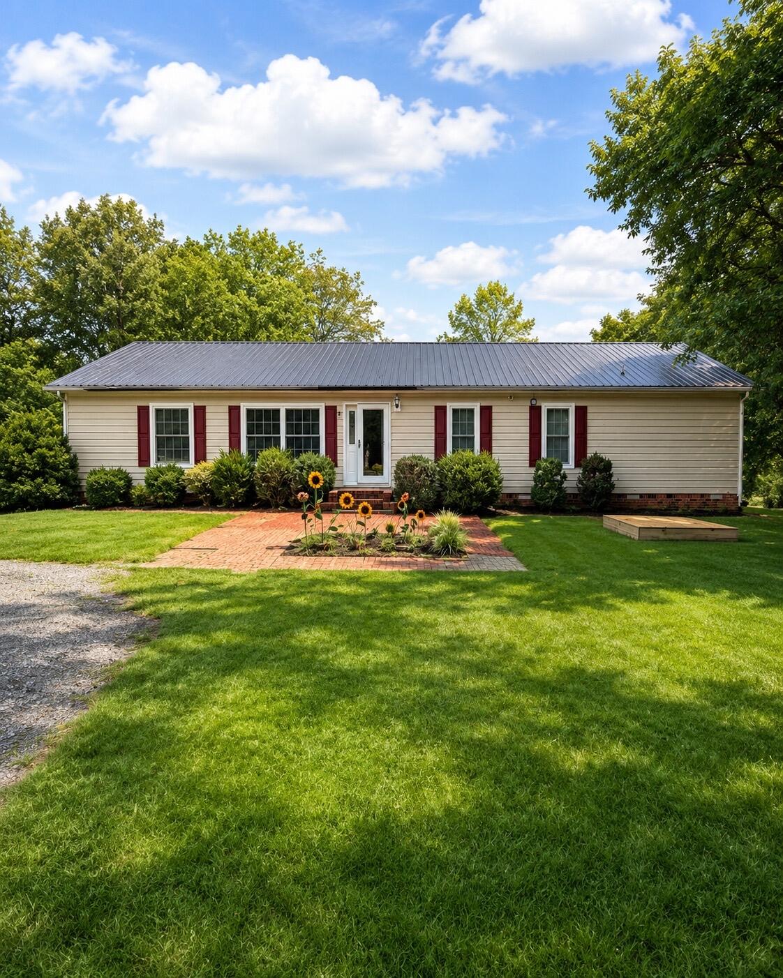 565 Martin Road — photo