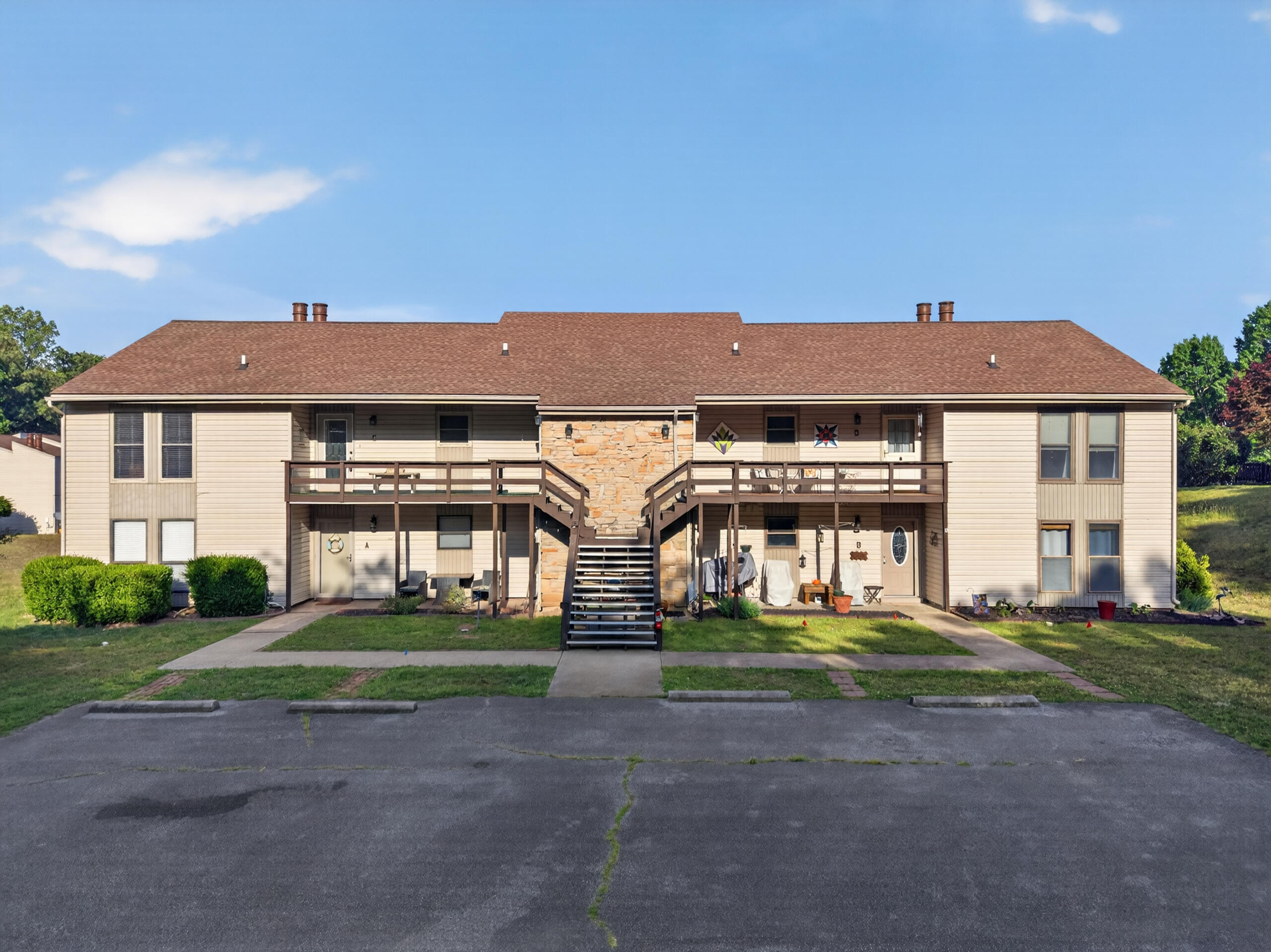 328 Champion Hills Road 2D — photo
