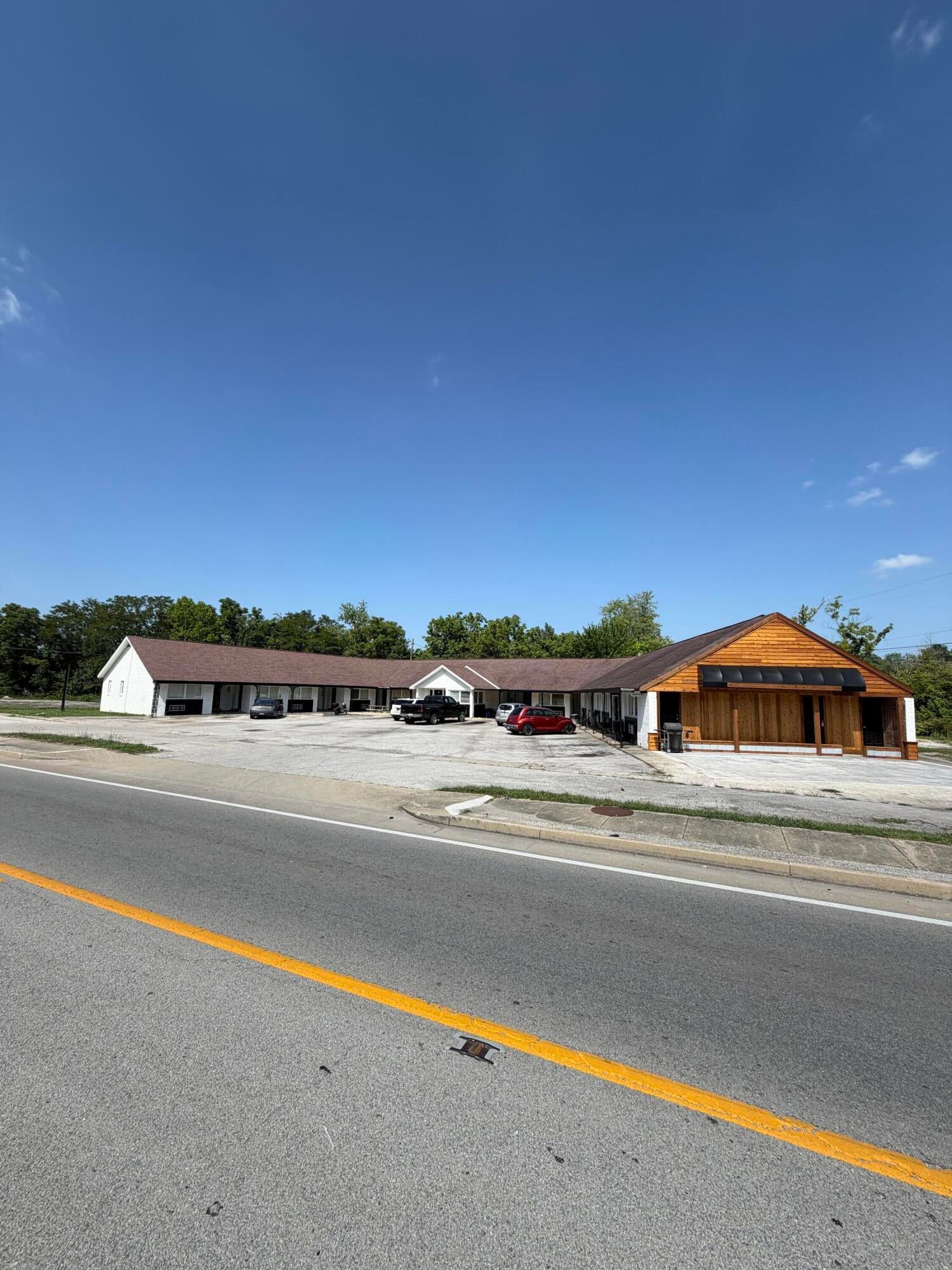 1350 S Main Street — photo