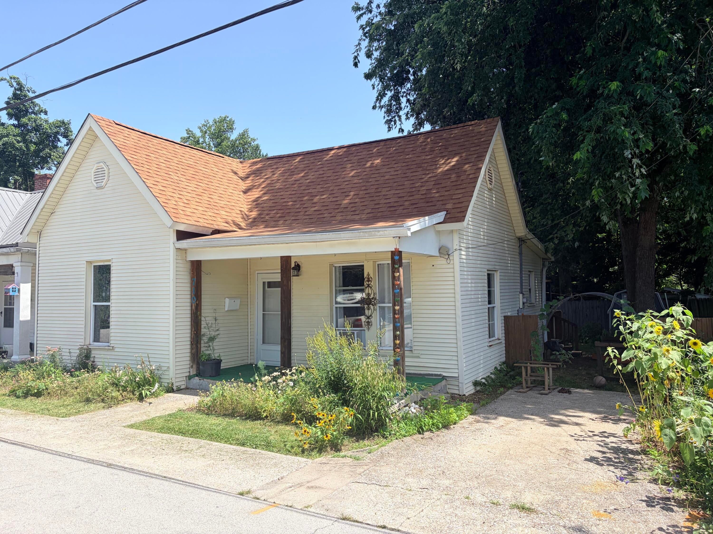 710 Dabney Street — photo