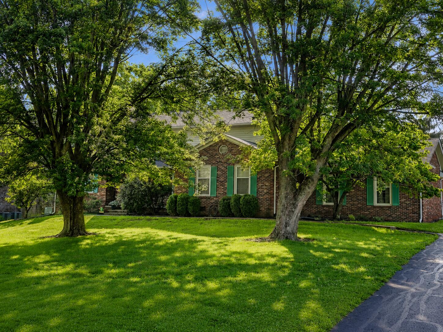 111 Lone Oak Drive — photo