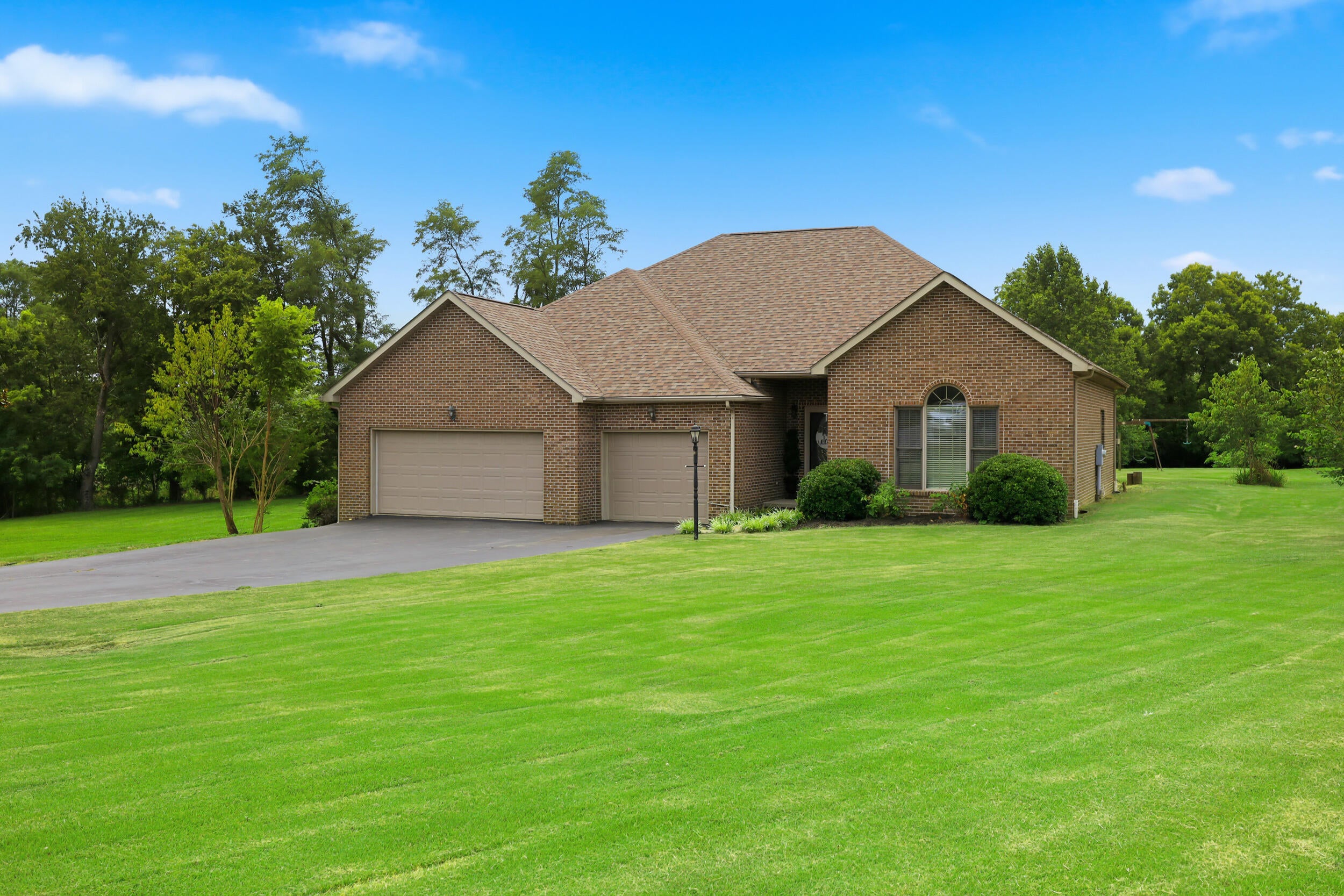 306 Sapphire Court — photo