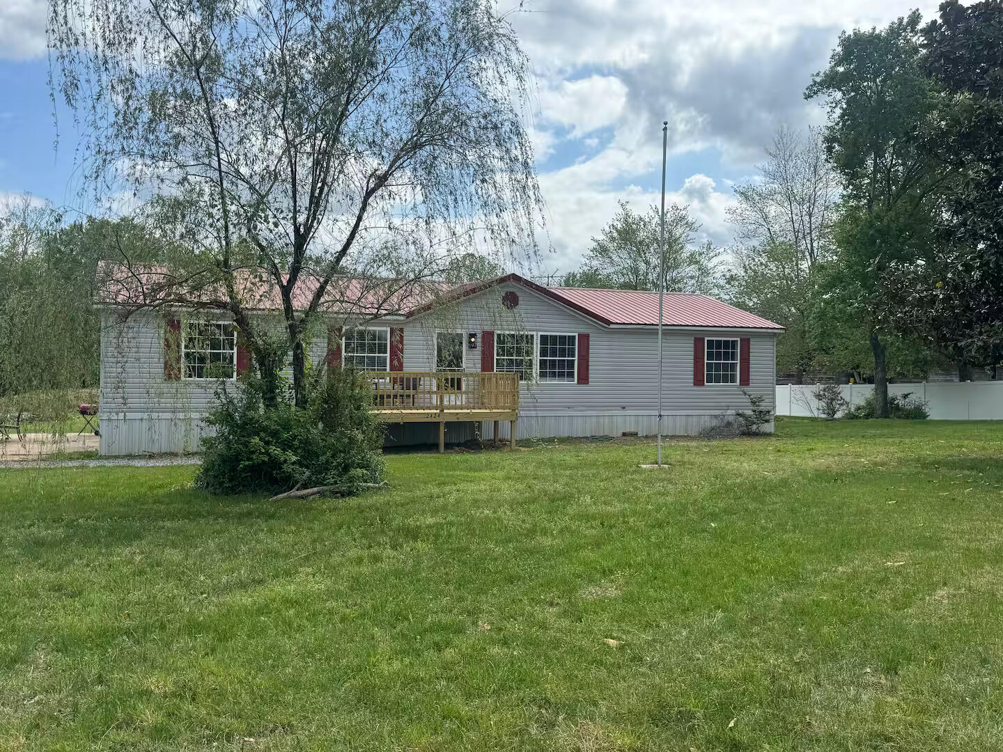2424 Barge Island Road — photo