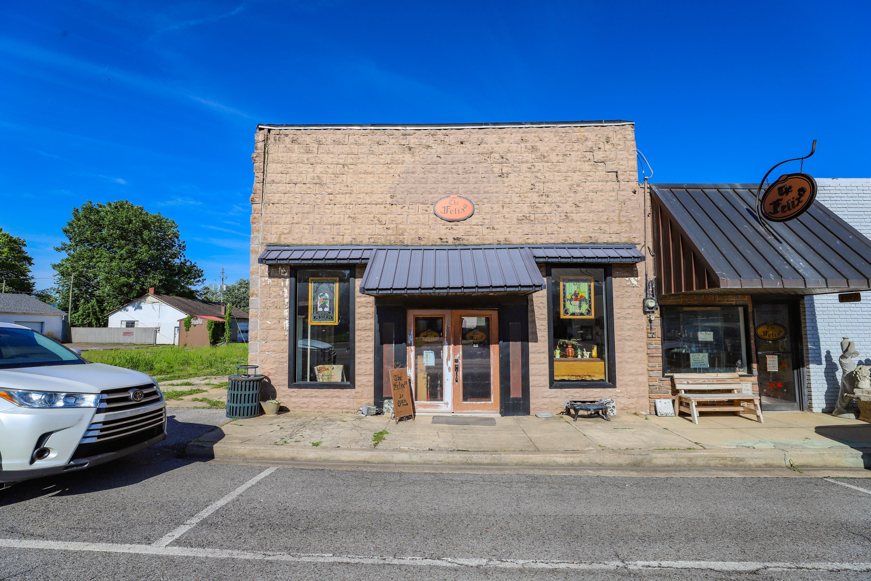 210 Main Street — photo